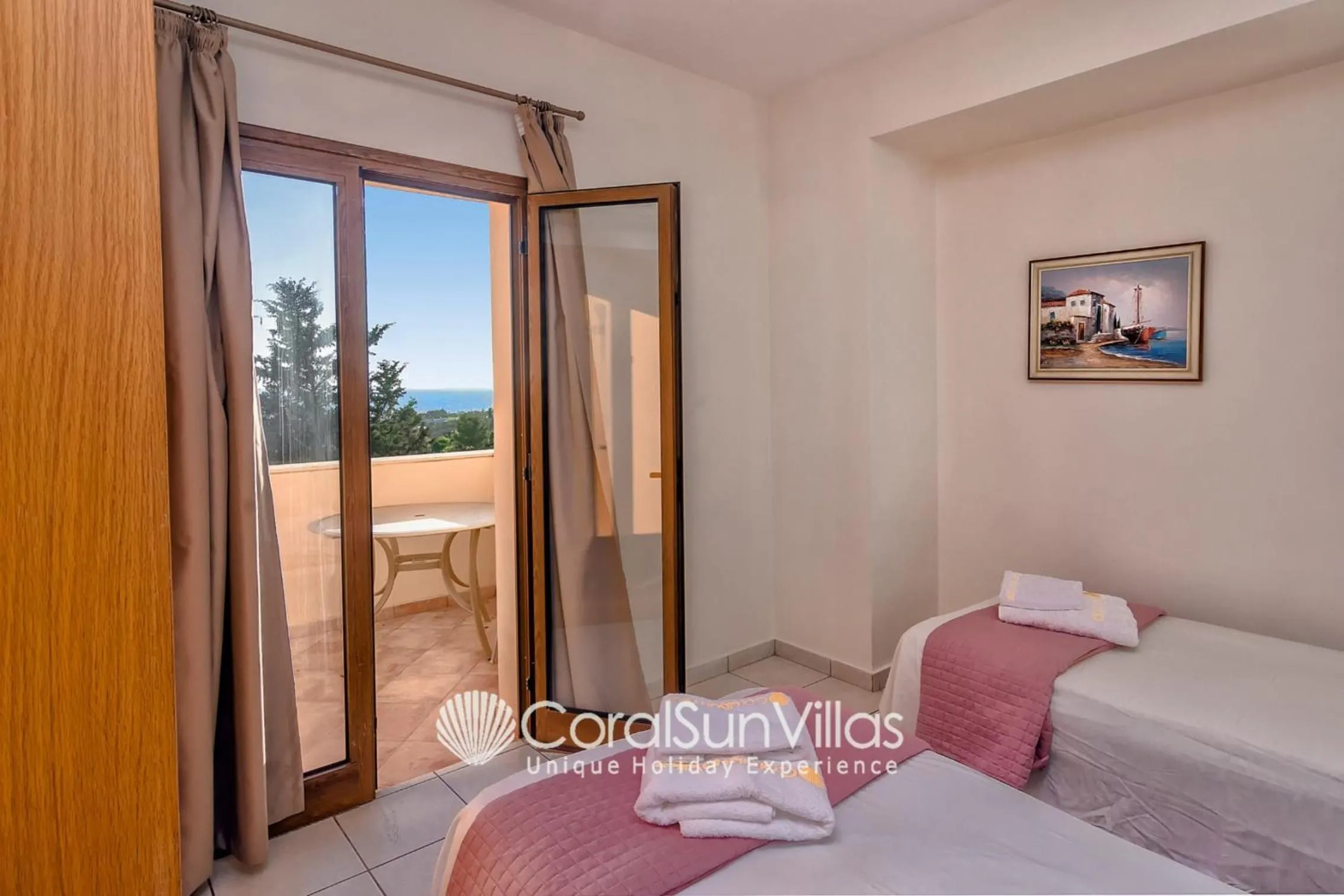 Bed in Wonderful quiet area, Completely Privacy, Large Private Pool, Colourful Garden