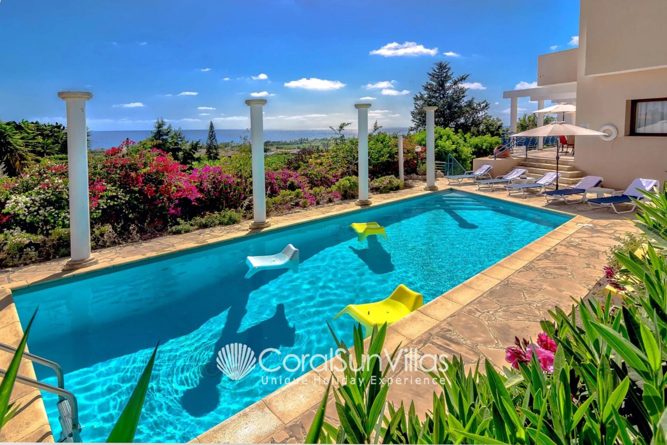 Wonderful quiet area, Completely Privacy, Large Private Pool, Colourful Garden