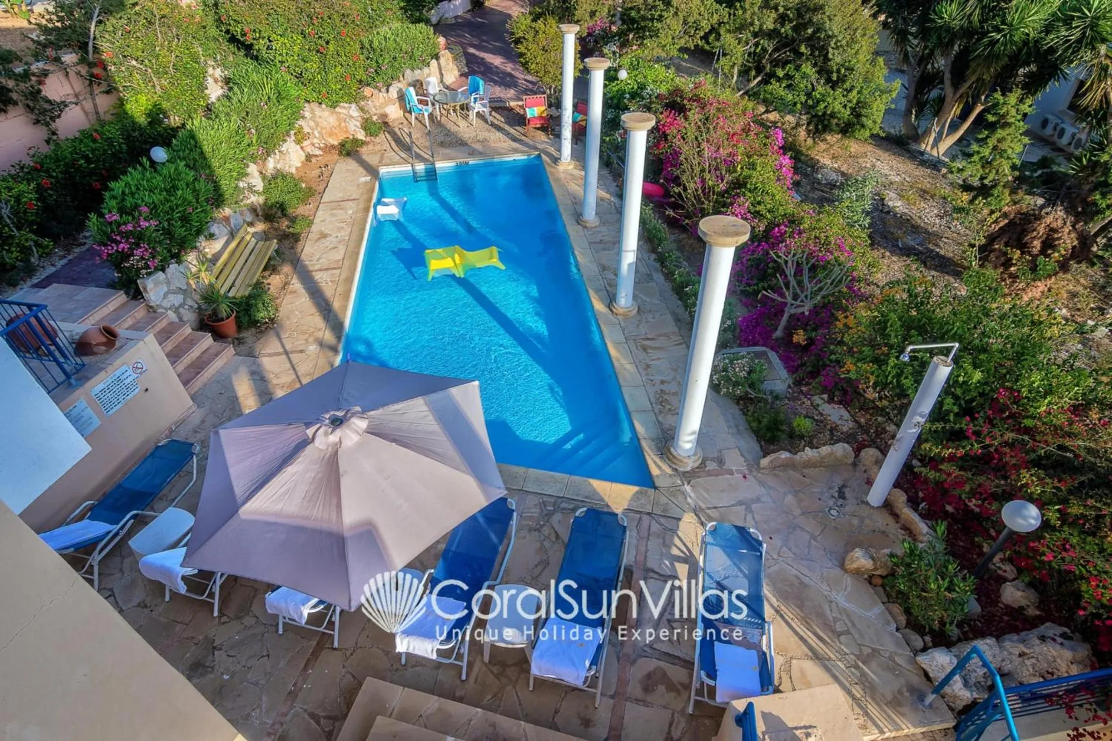 Wonderful quiet area, Completely Privacy, Large Private Pool, Colourful Garden