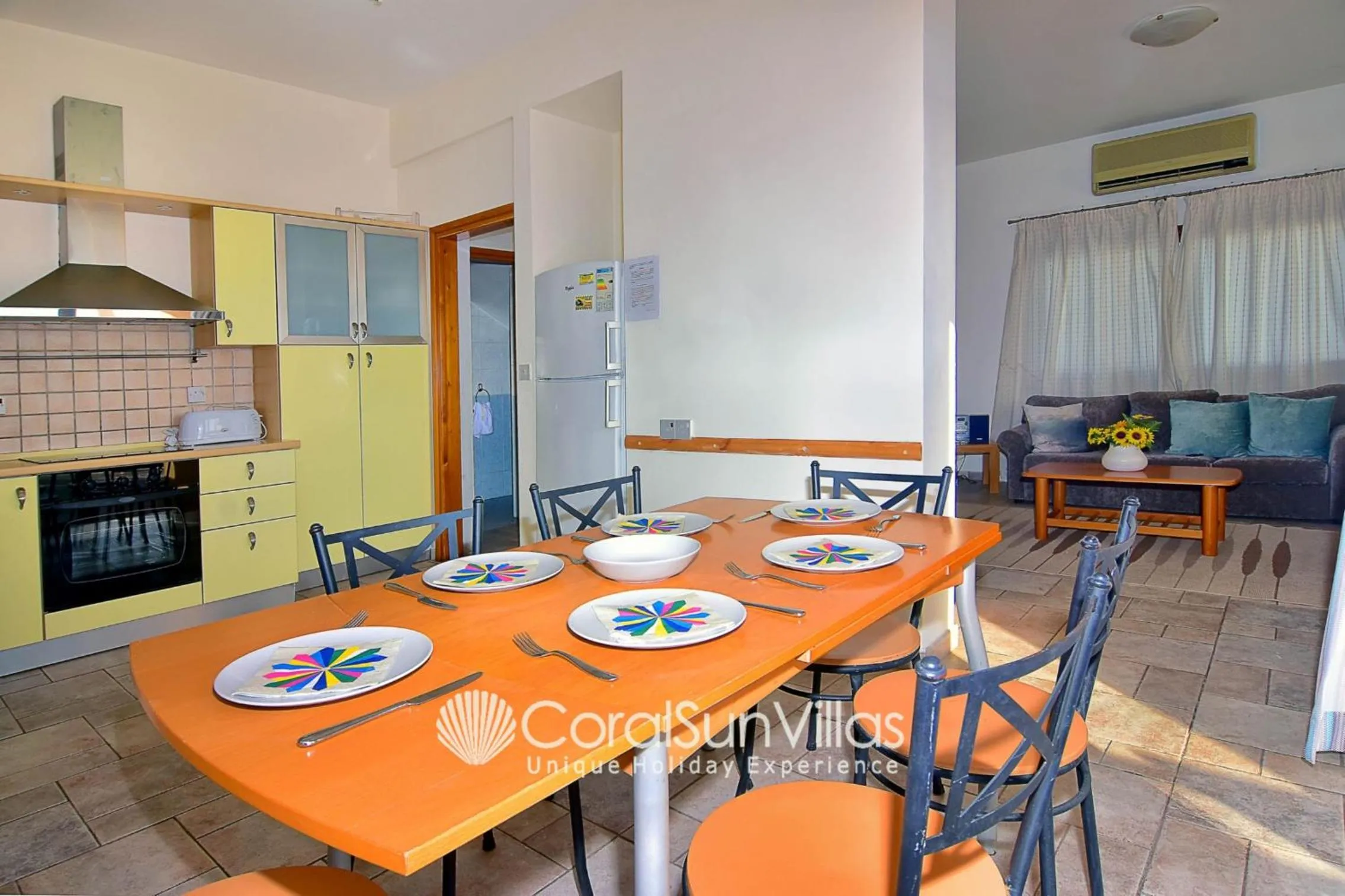 Wonderful quiet area, Completely Privacy, Large Private Pool, Colourful Garden