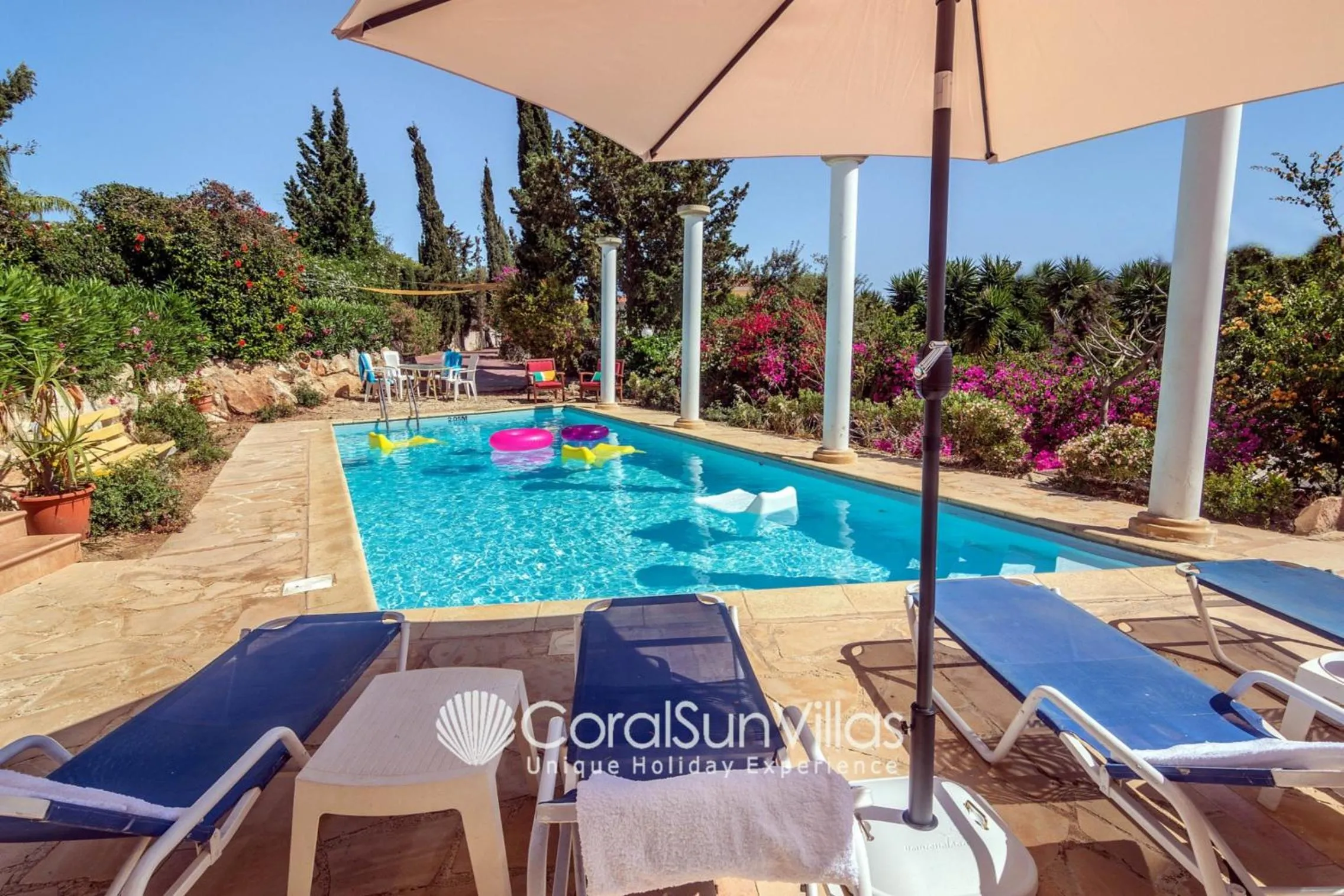 Wonderful quiet area, Completely Privacy, Large Private Pool, Colourful Garden