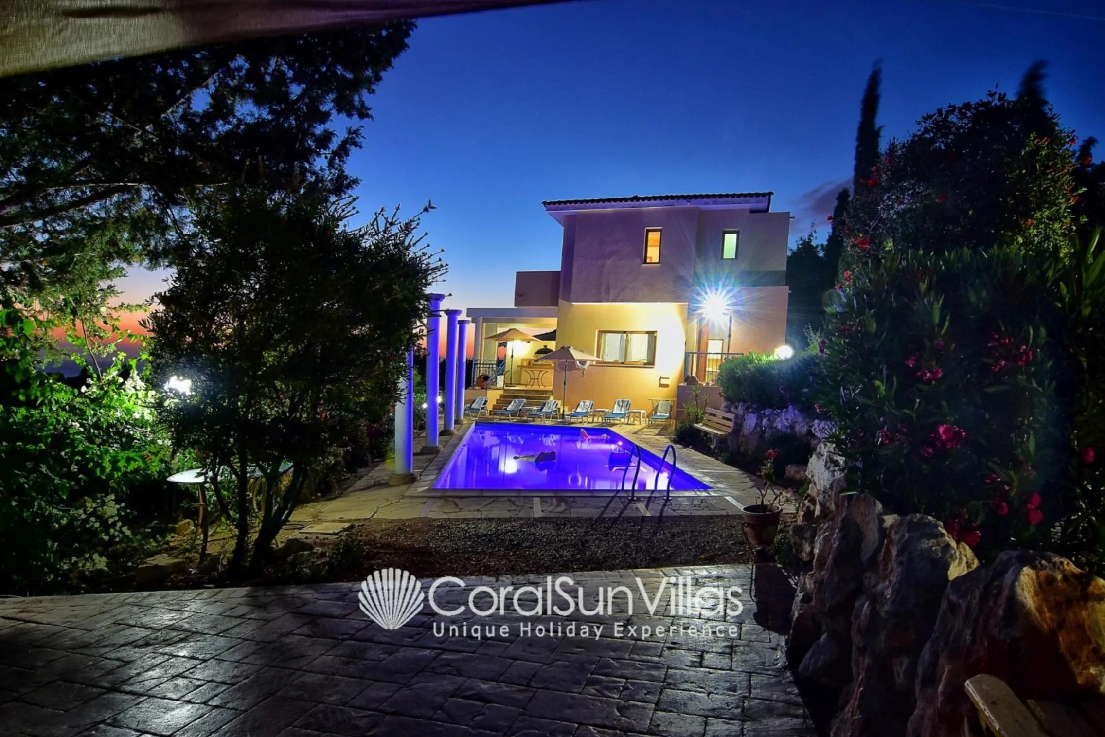 Wonderful quiet area, Completely Privacy, Large Private Pool, Colourful Garden