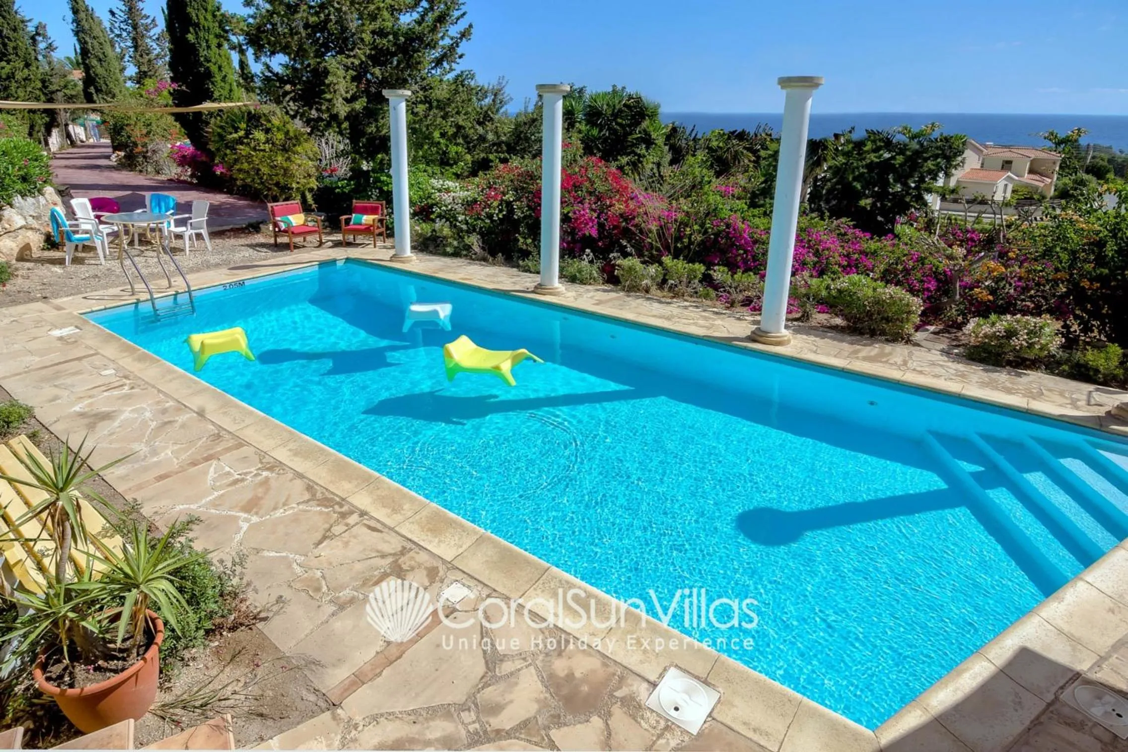 Wonderful quiet area, Completely Privacy, Large Private Pool, Colourful Garden