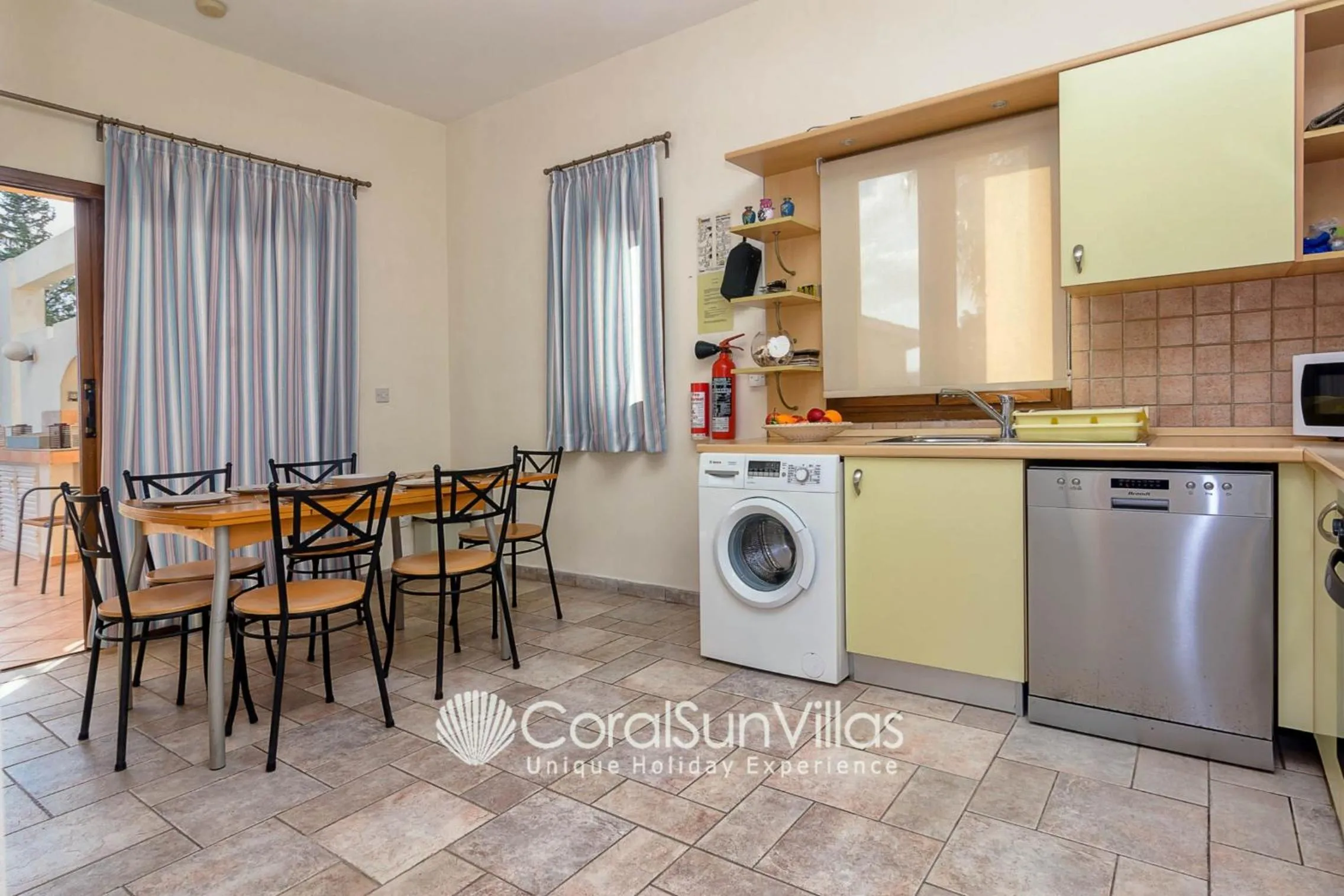 Wonderful quiet area, Completely Privacy, Large Private Pool, Colourful Garden