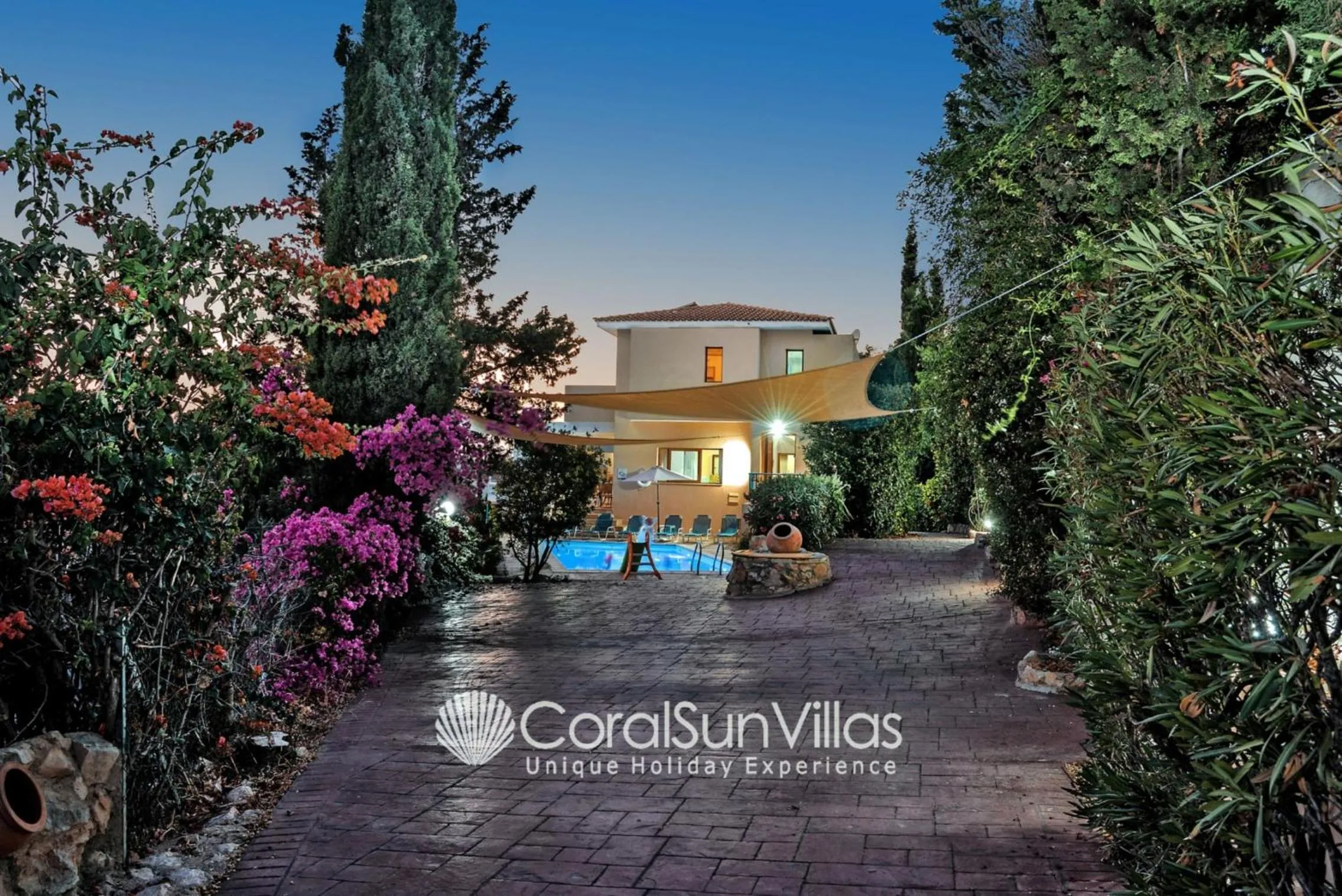 Wonderful quiet area, Completely Privacy, Large Private Pool, Colourful Garden