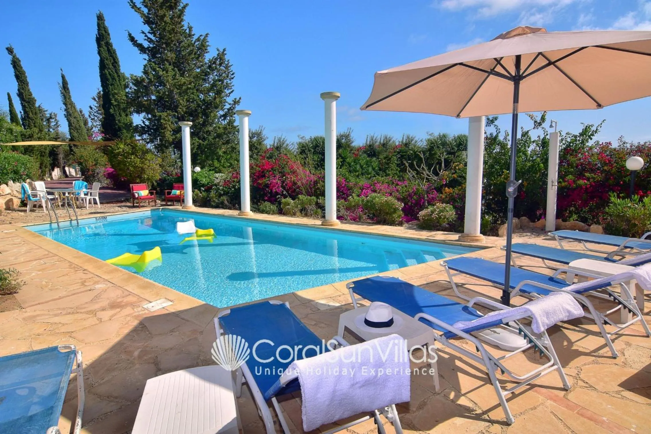 Wonderful quiet area, Completely Privacy, Large Private Pool, Colourful Garden