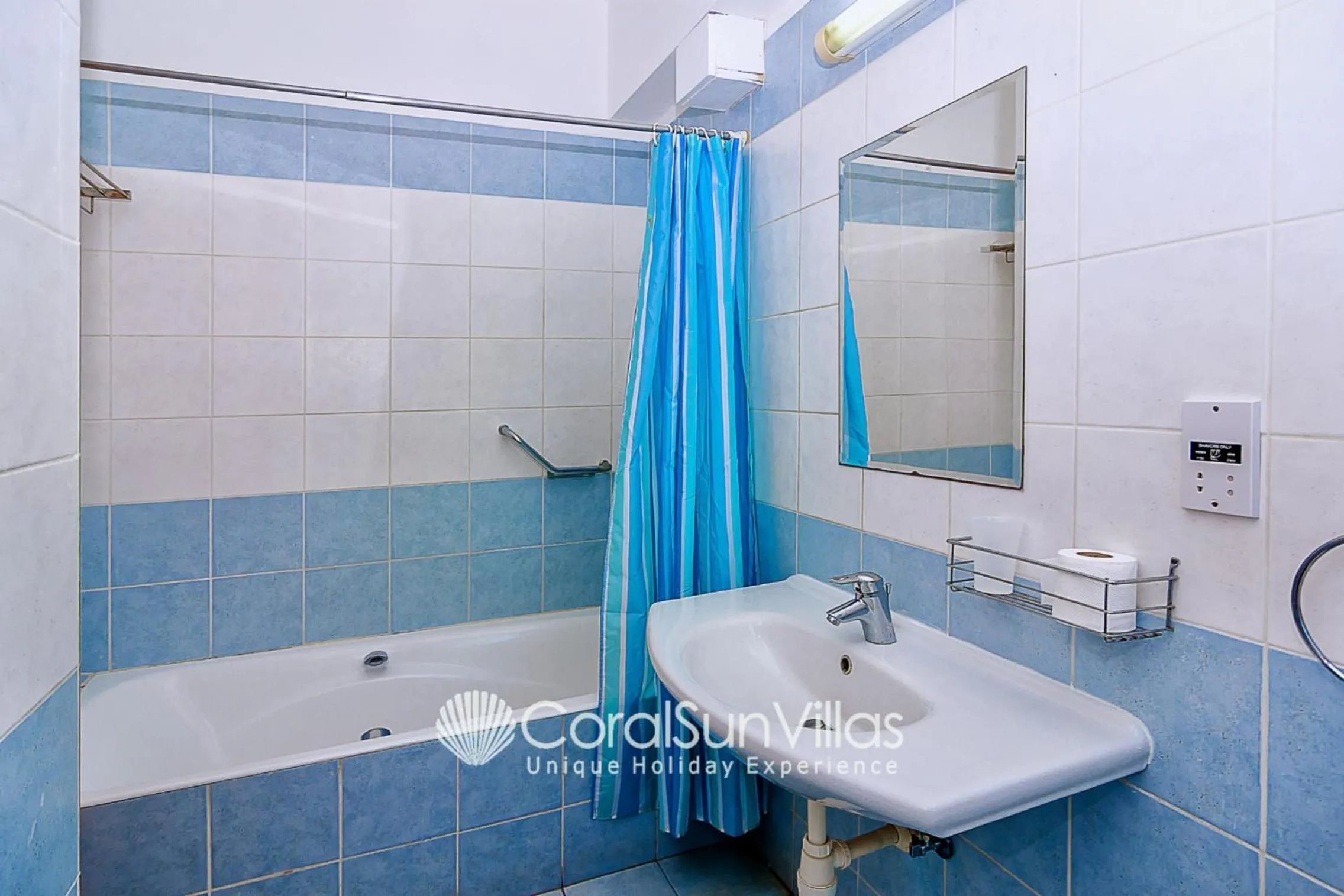 Wonderful quiet area, Completely Privacy, Large Private Pool, Colourful Garden
