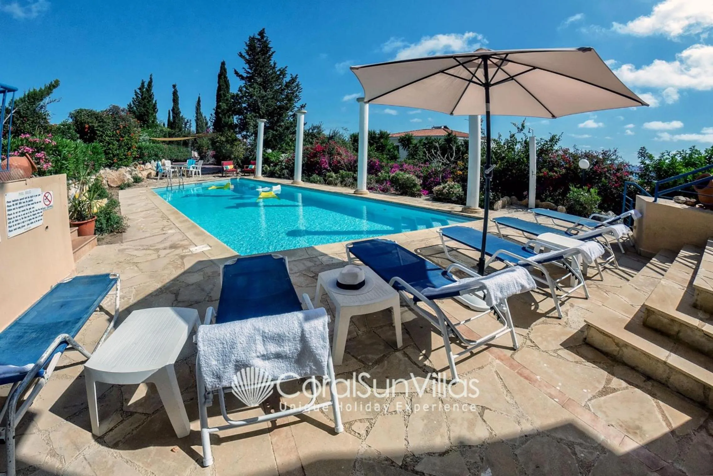 Wonderful quiet area, Completely Privacy, Large Private Pool, Colourful Garden
