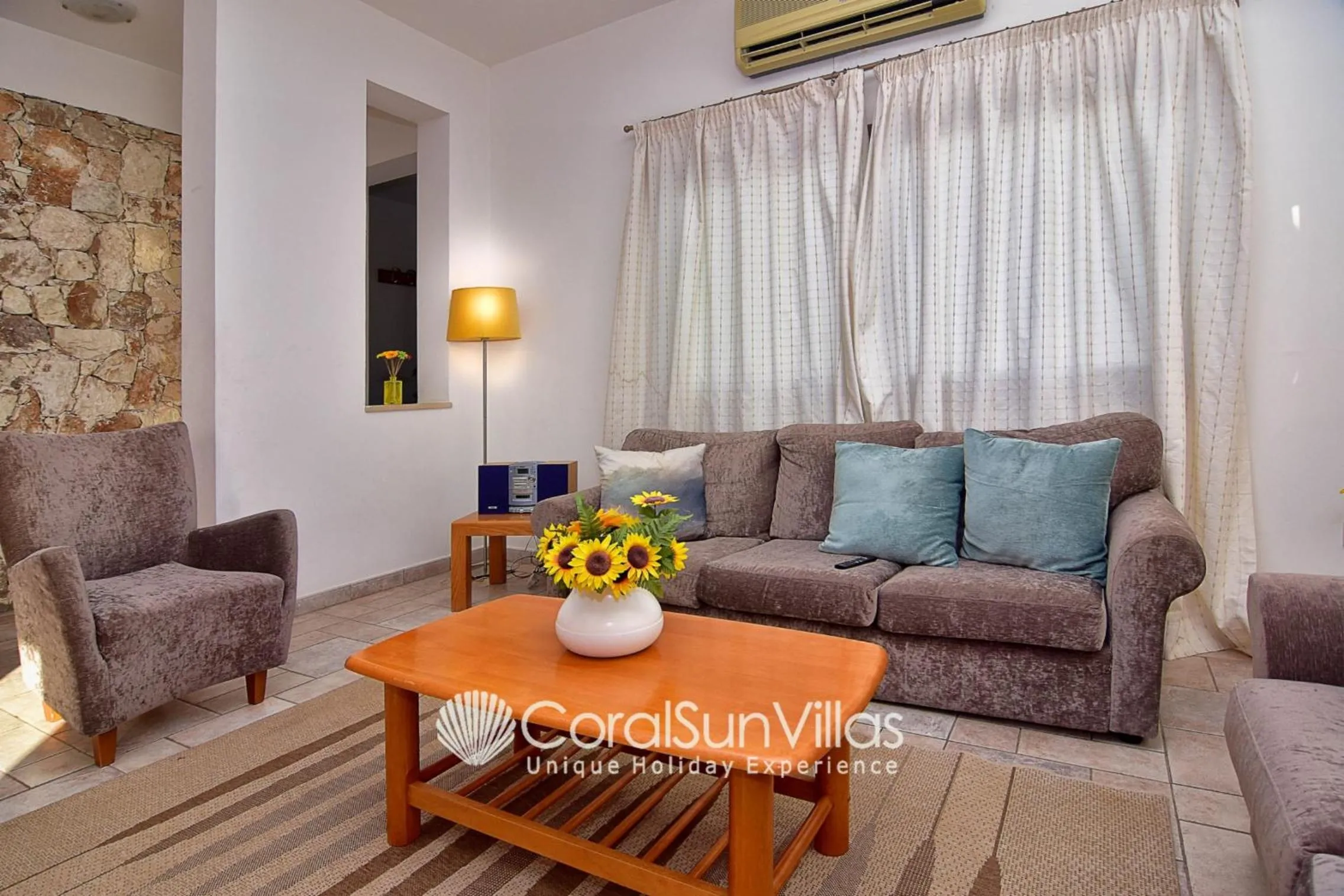 Wonderful quiet area, Completely Privacy, Large Private Pool, Colourful Garden