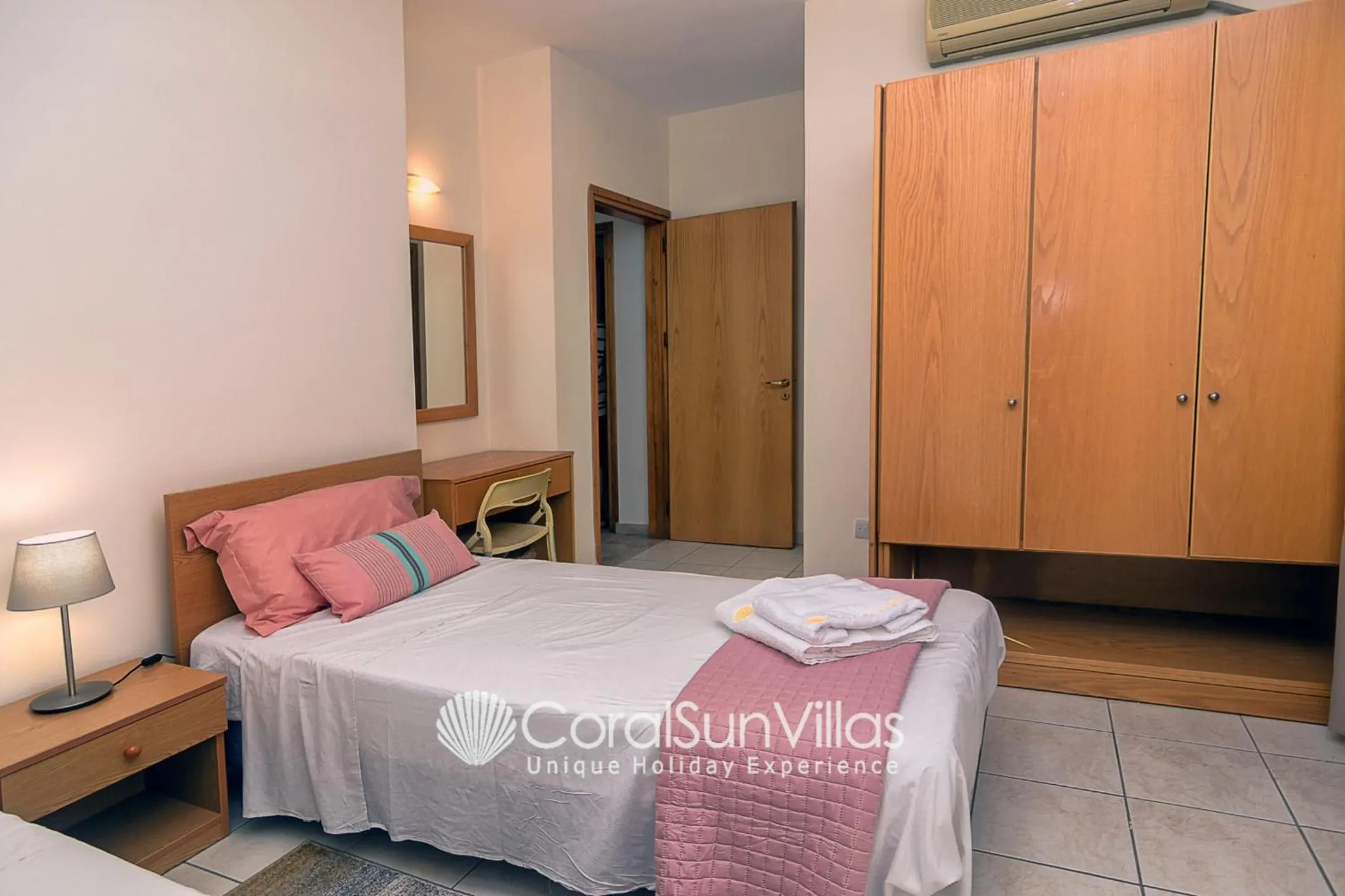 Bed in Wonderful quiet area, Completely Privacy, Large Private Pool, Colourful Garden
