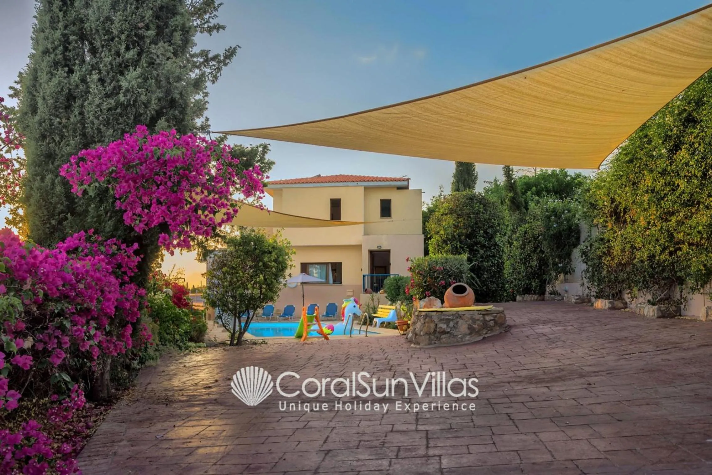 Wonderful quiet area, Completely Privacy, Large Private Pool, Colourful Garden