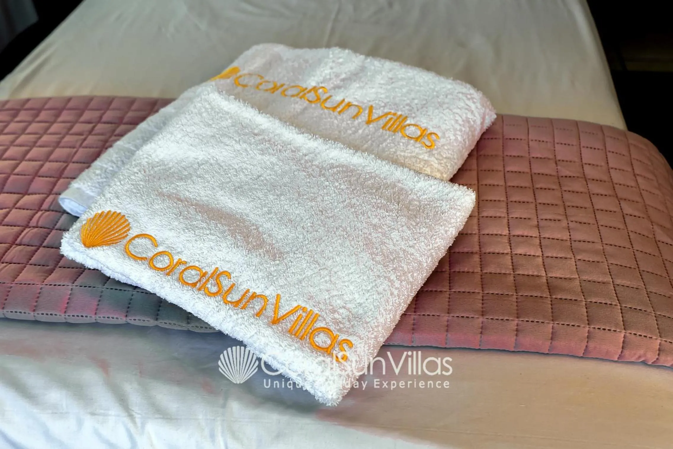 Bed in Wonderful quiet area, Completely Privacy, Large Private Pool, Colourful Garden