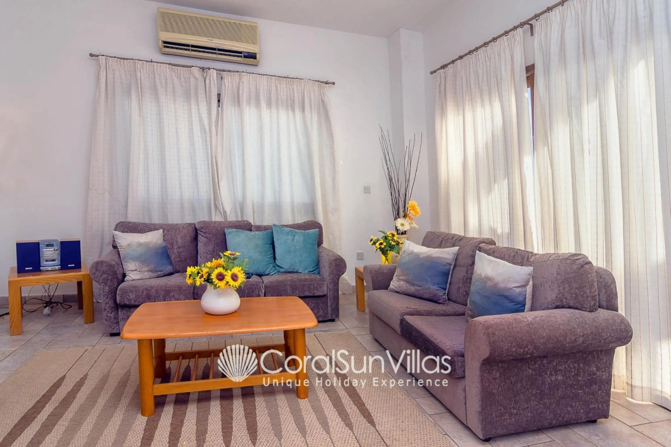 Wonderful quiet area, Completely Privacy, Large Private Pool, Colourful Garden