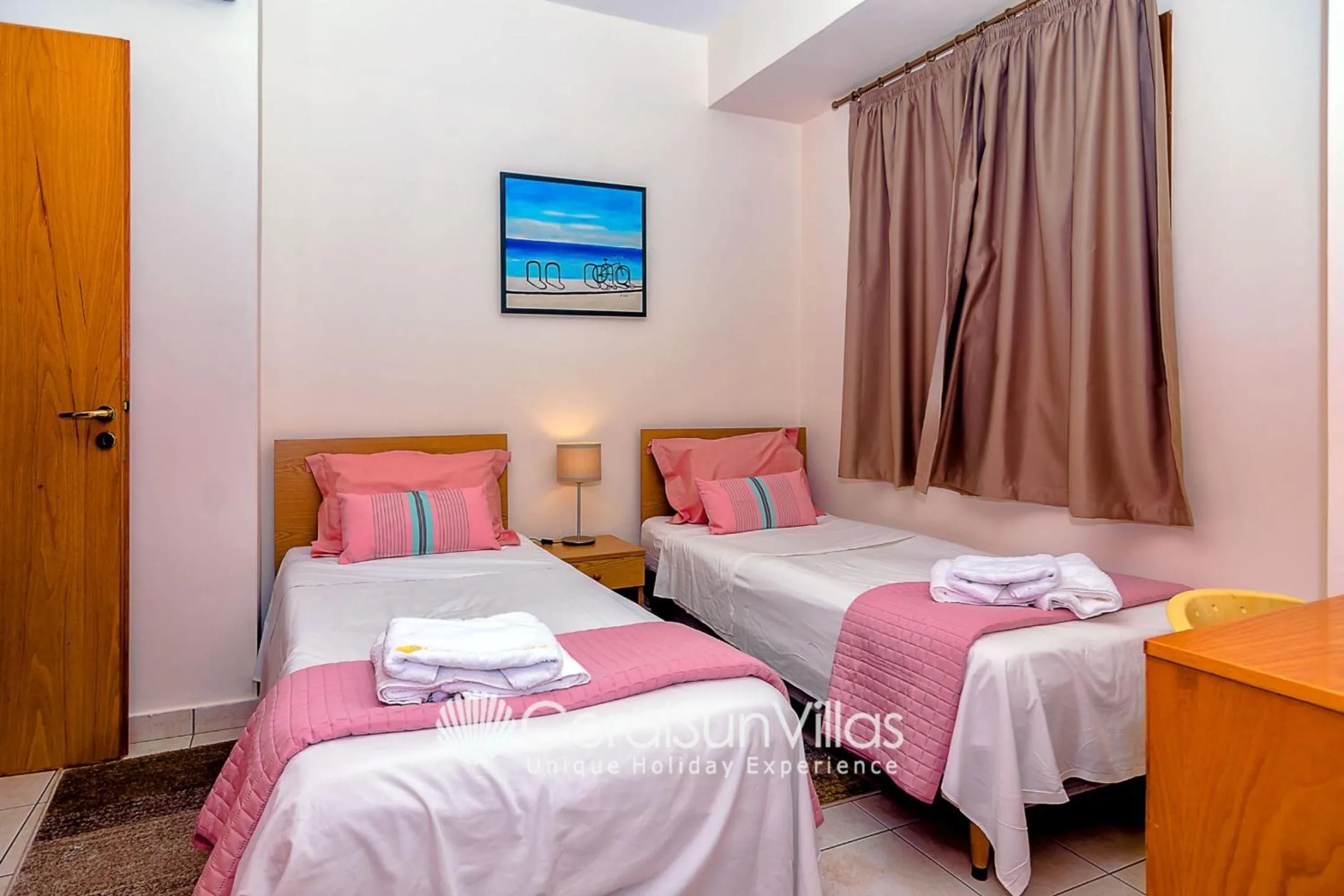 Bed in Wonderful quiet area, Completely Privacy, Large Private Pool, Colourful Garden