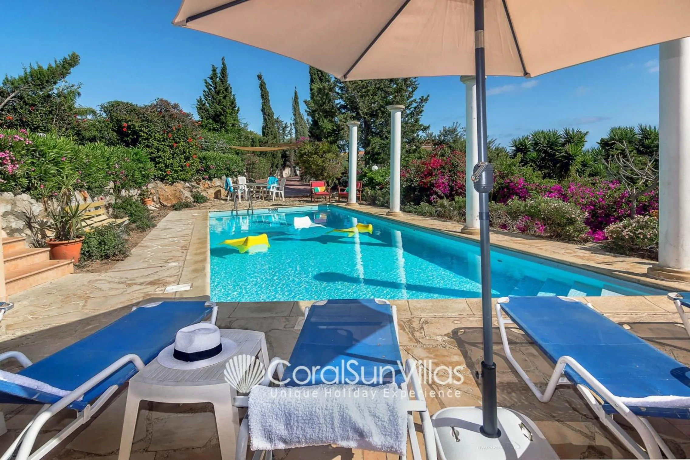Wonderful quiet area, Completely Privacy, Large Private Pool, Colourful Garden