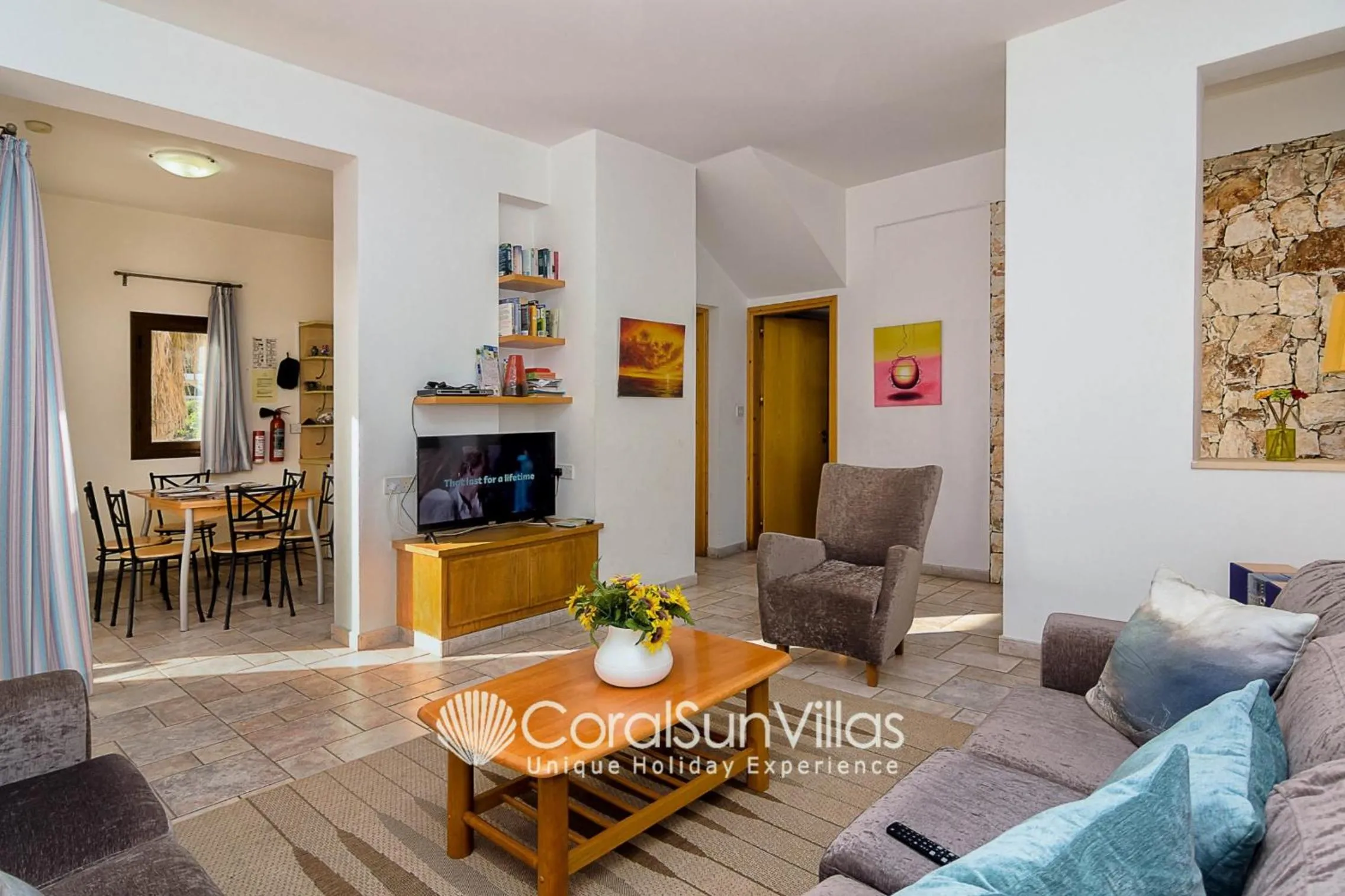 Wonderful quiet area, Completely Privacy, Large Private Pool, Colourful Garden
