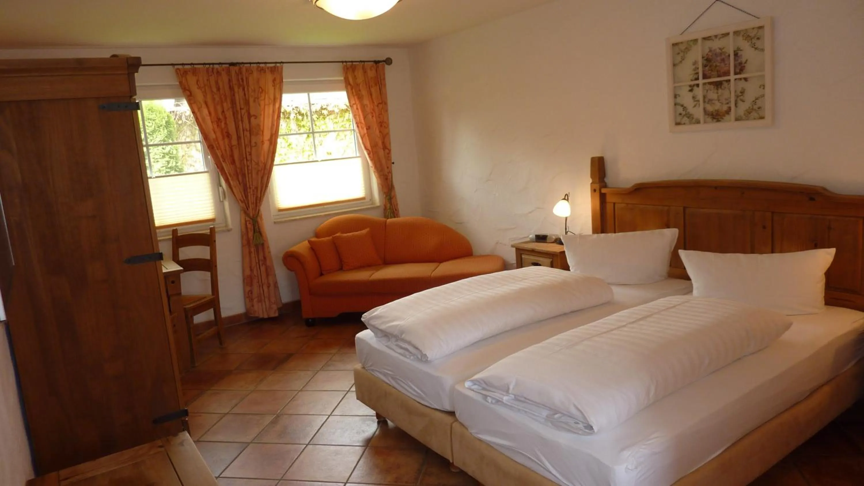 Photo of the whole room, Bed in Zum Schlangenkönig