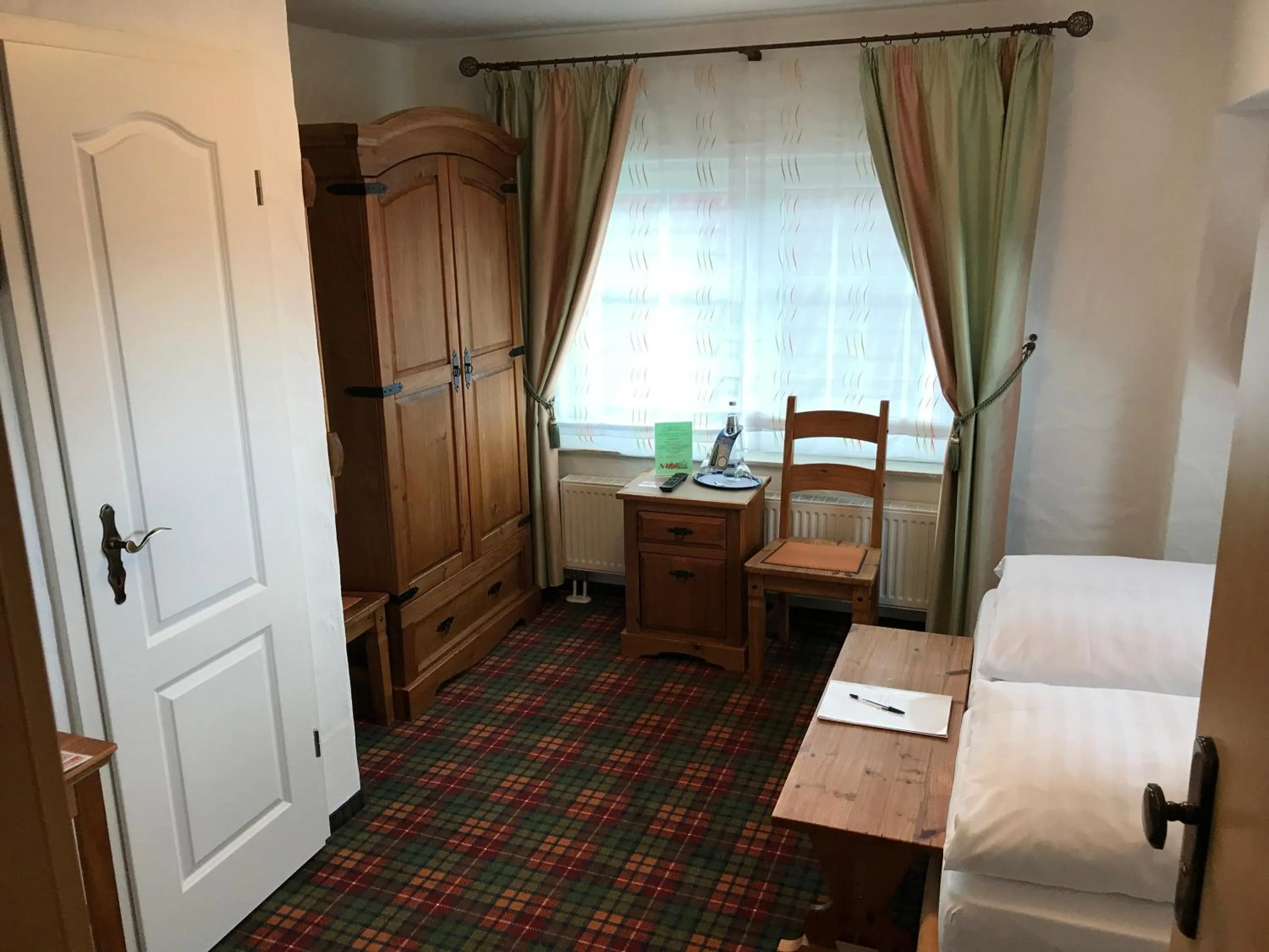 Photo of the whole room, Bed in Zum Schlangenkönig