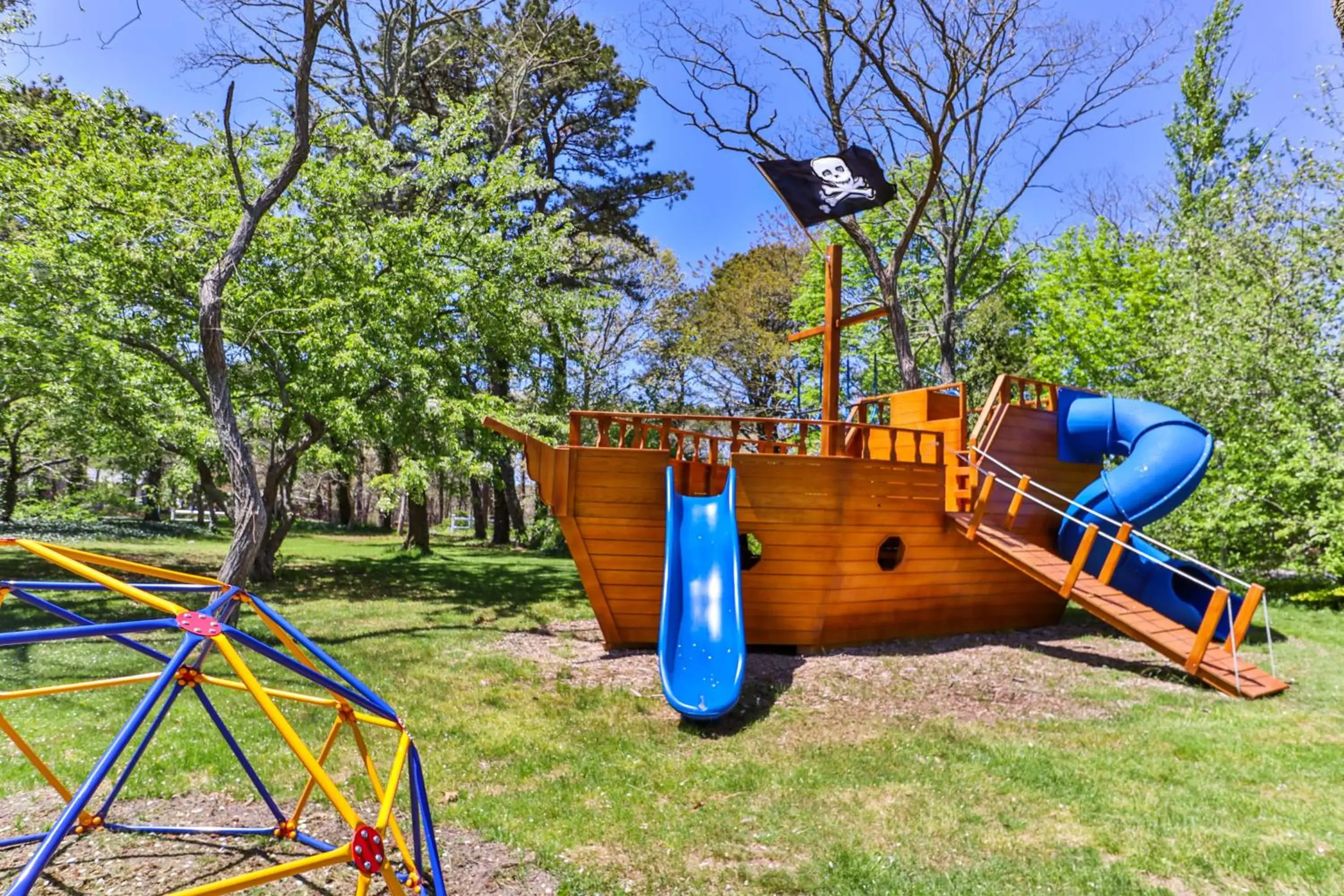 Self-Sufficient Cottages at Even'tide Resort Self-Sufficient Cottages at Even'tide Resort