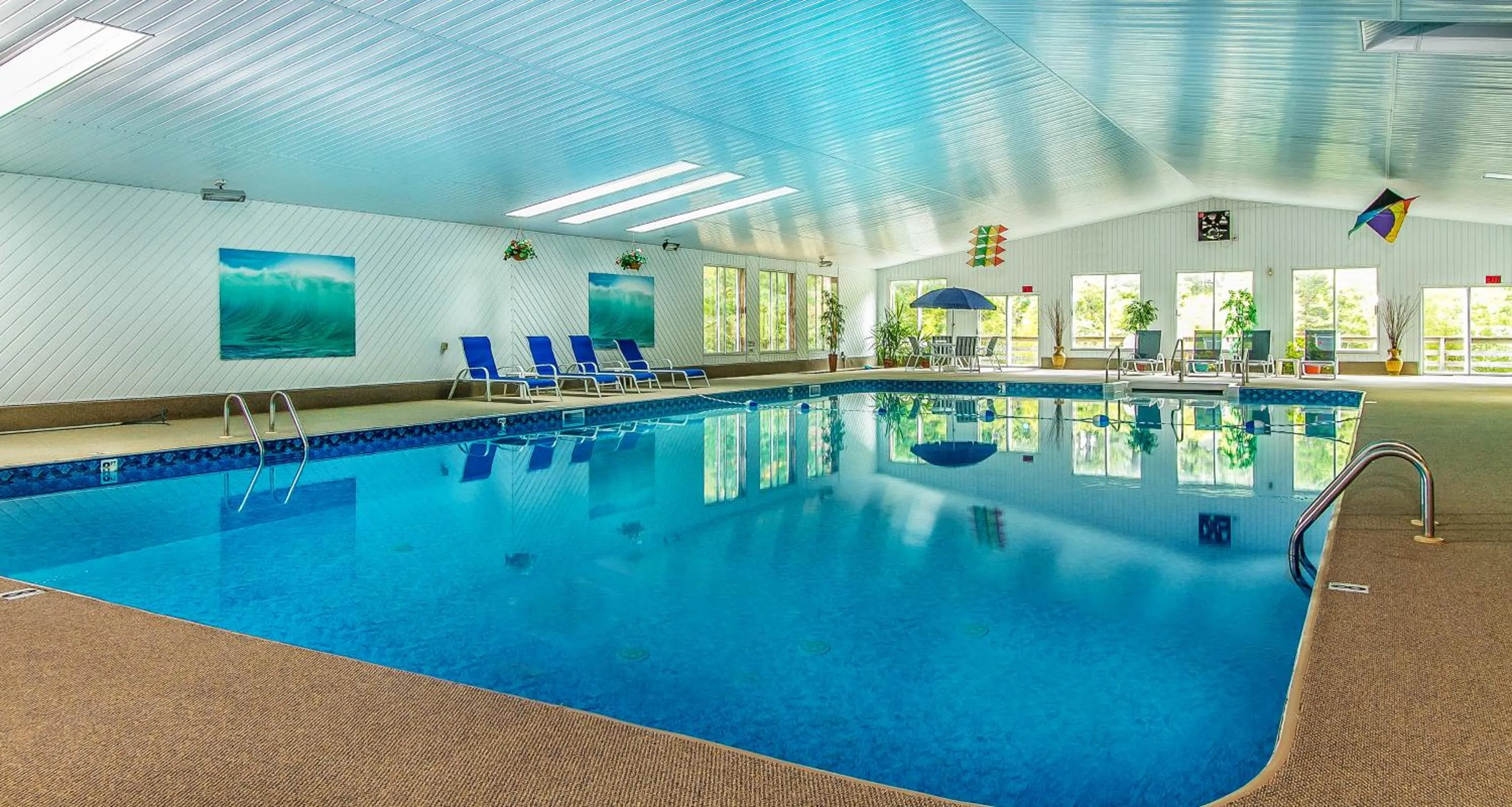 Swimming pool in Self-Sufficient Cottages at Even'tide Resort