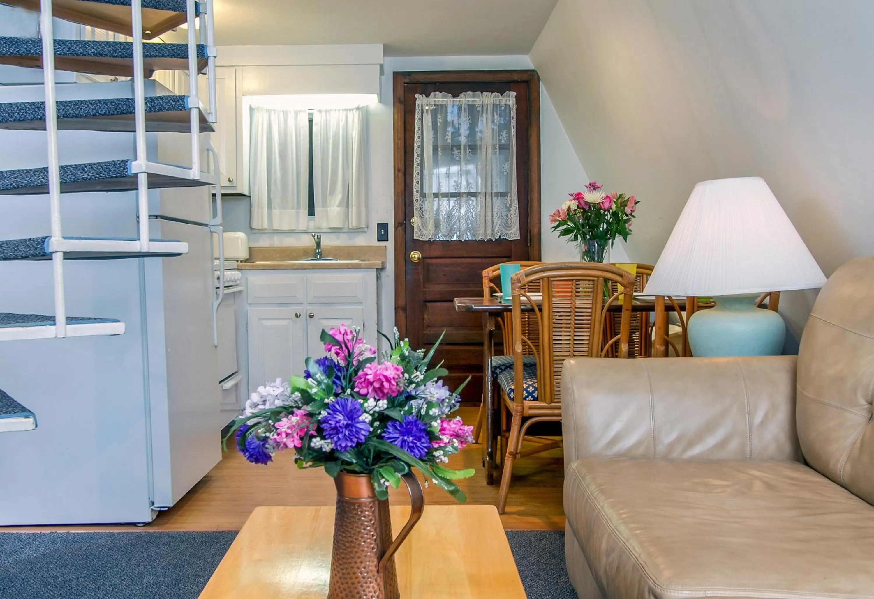 Kitchen or kitchenette in Self-Sufficient Cottages at Even'tide Resort