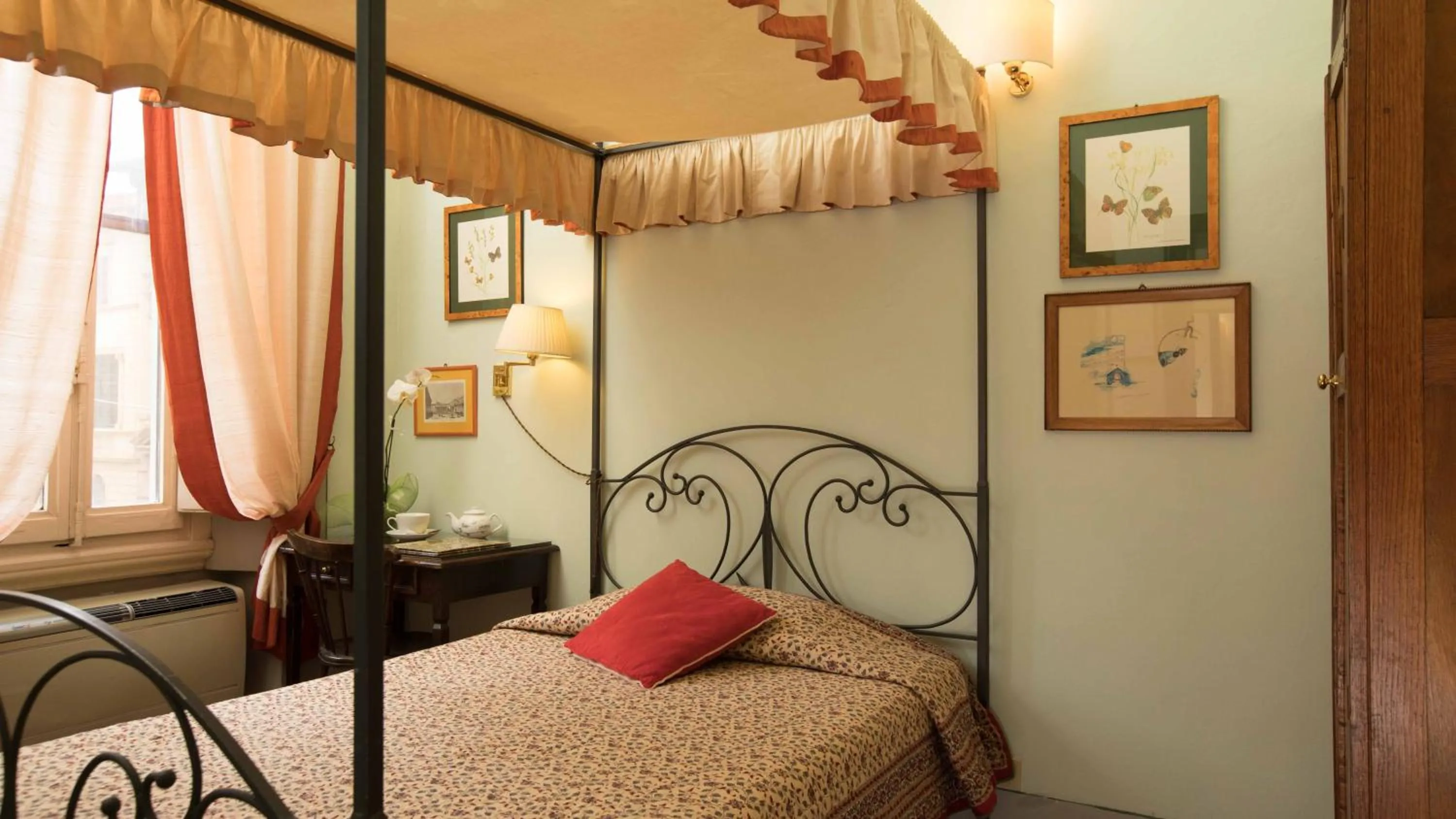 Photo of the whole room, Bed in Residenza Johanna I