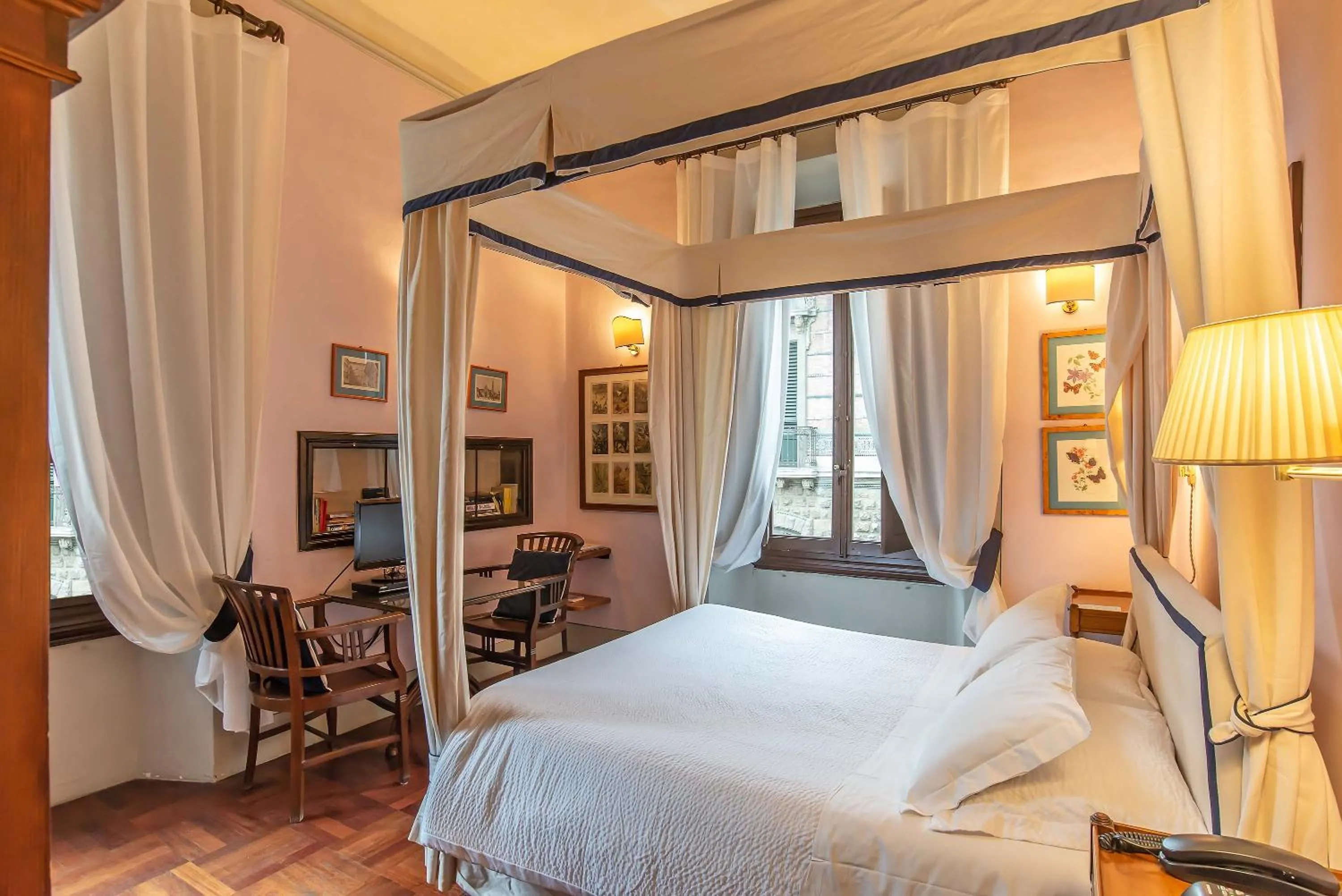 Photo of the whole room, Bed in Residenza Johanna I