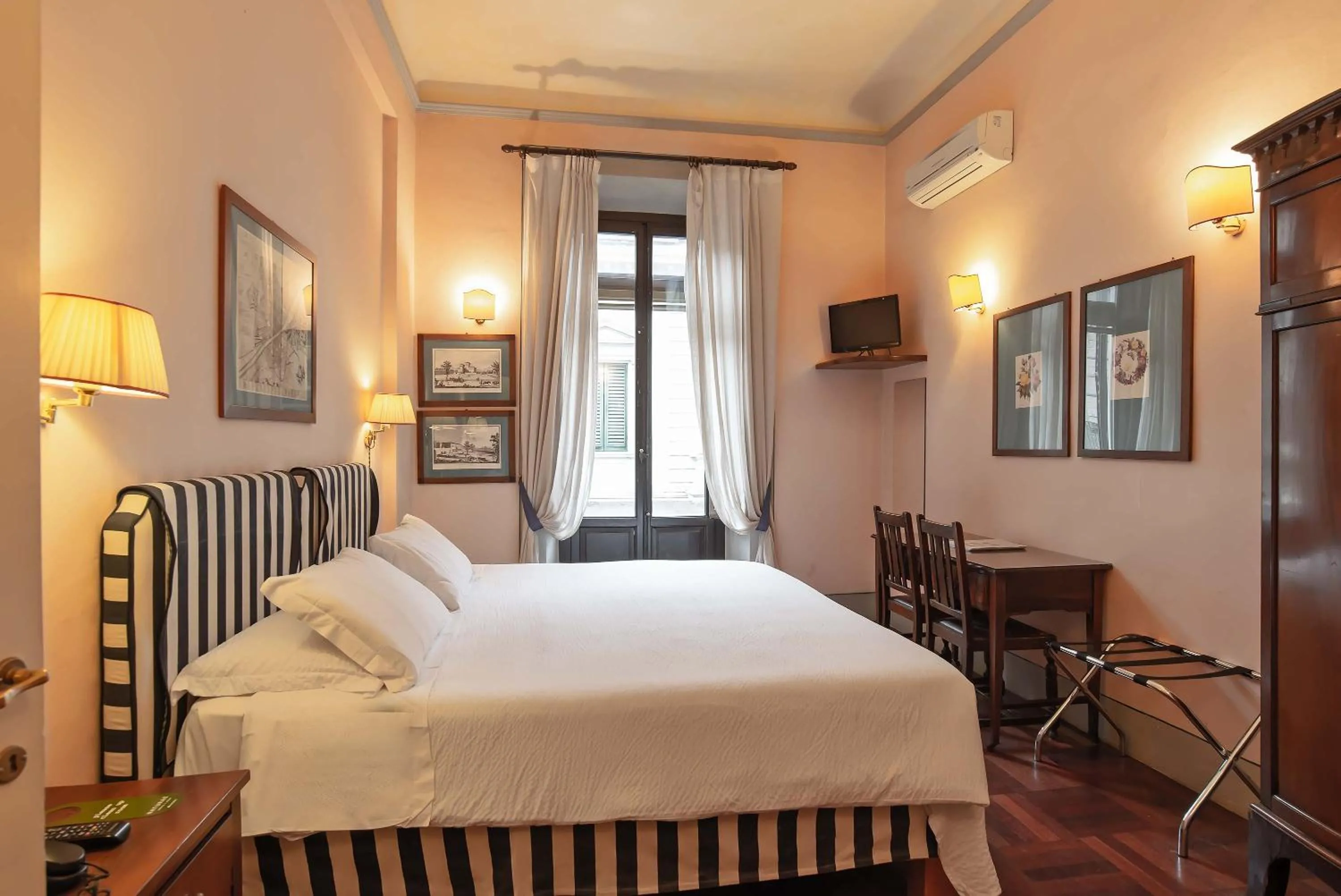 Photo of the whole room, Bed in Residenza Johanna I