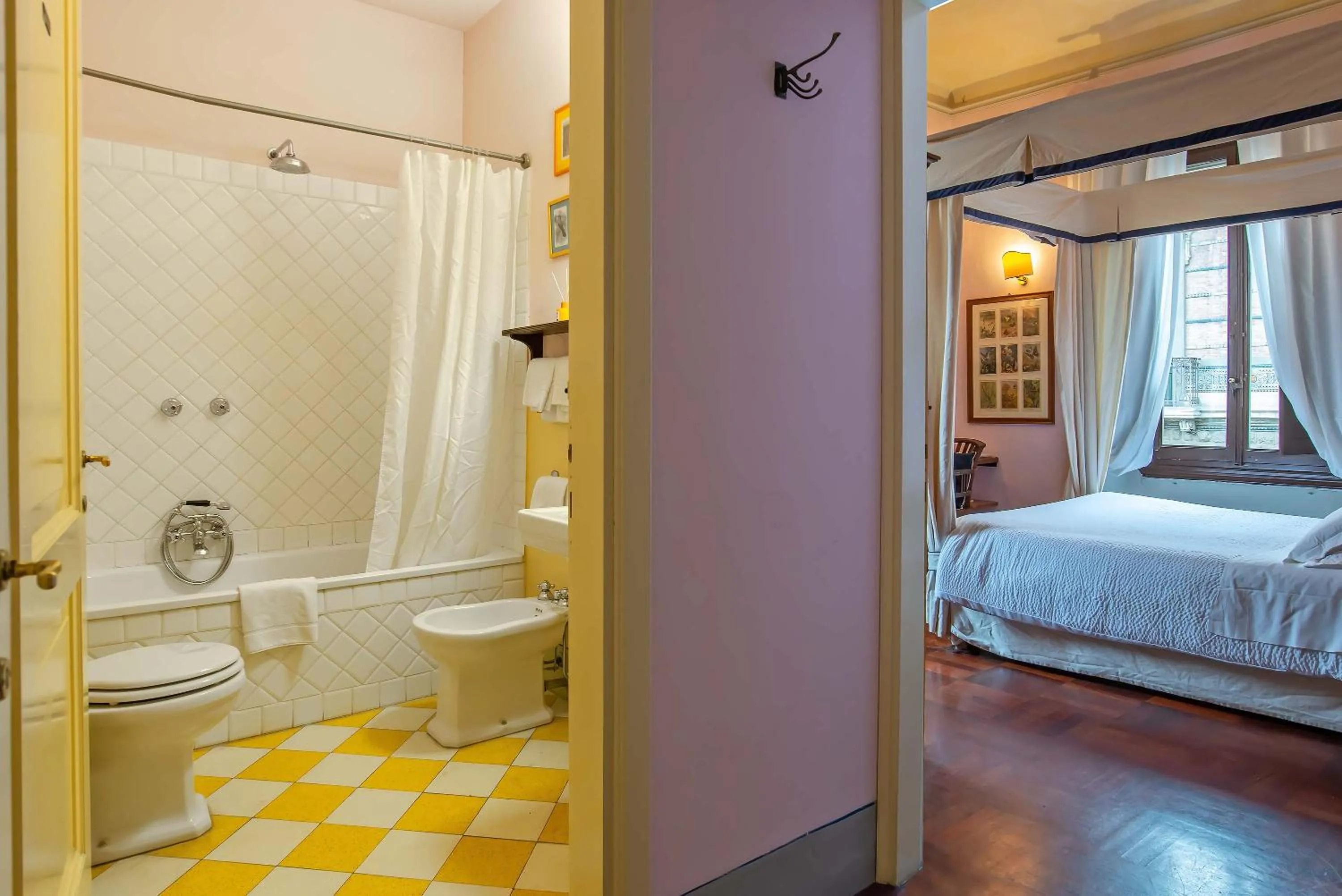 Photo of the whole room, Bed in Residenza Johanna I