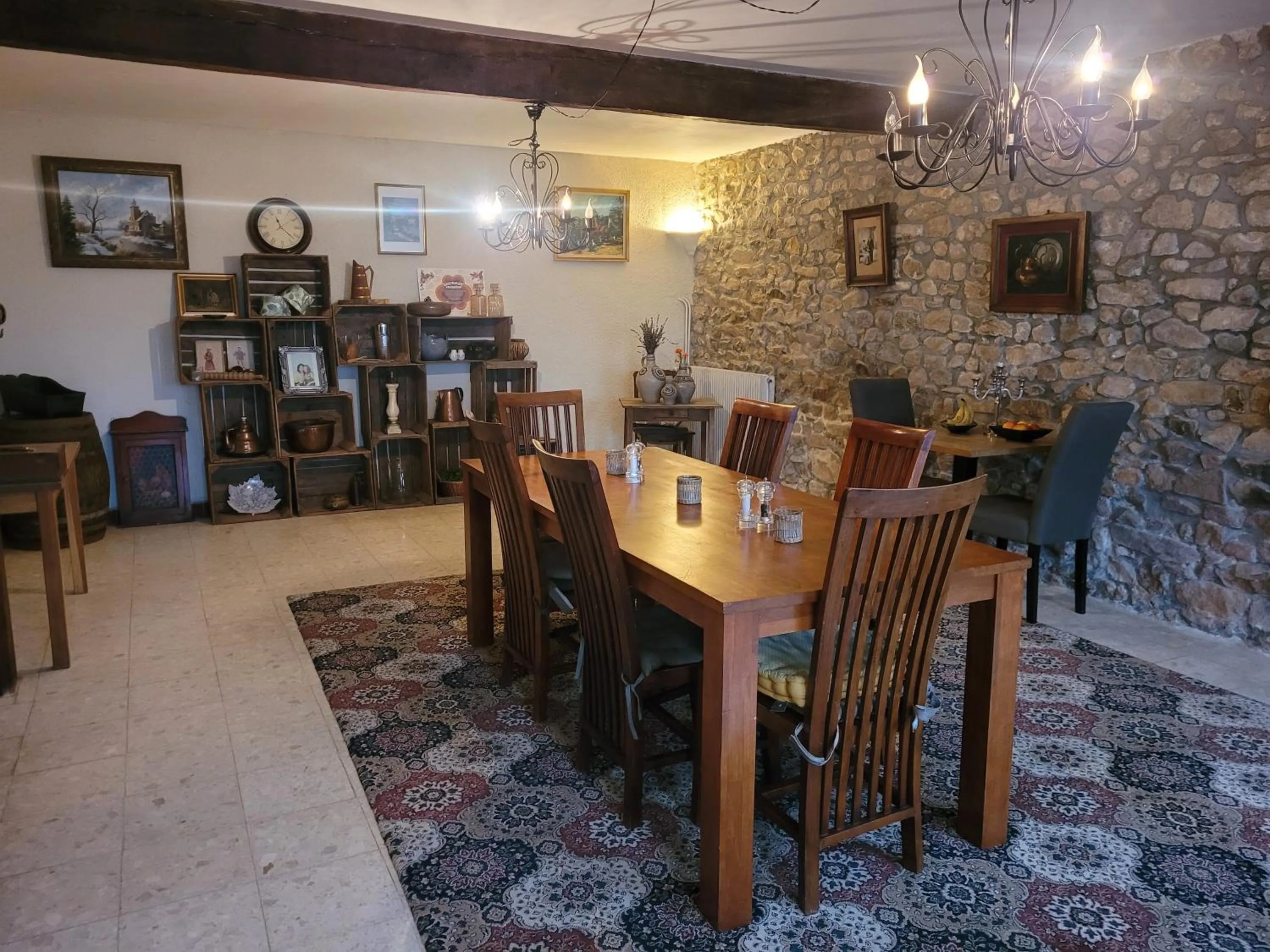 Dining area in Chambre d'hôtes Le Puy Maury