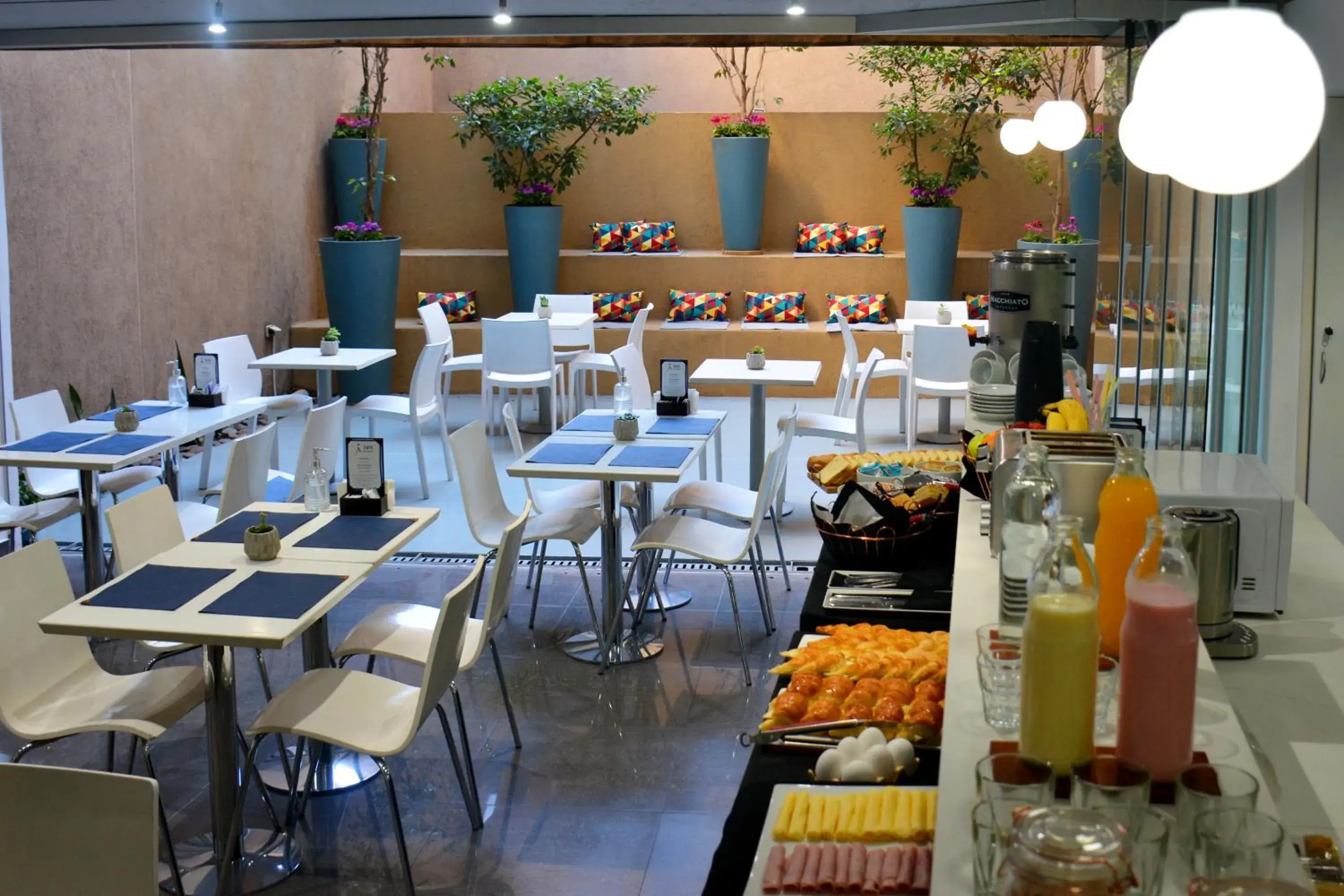 Food and drinks in ian Hotel Food and drinks in ian Hotel