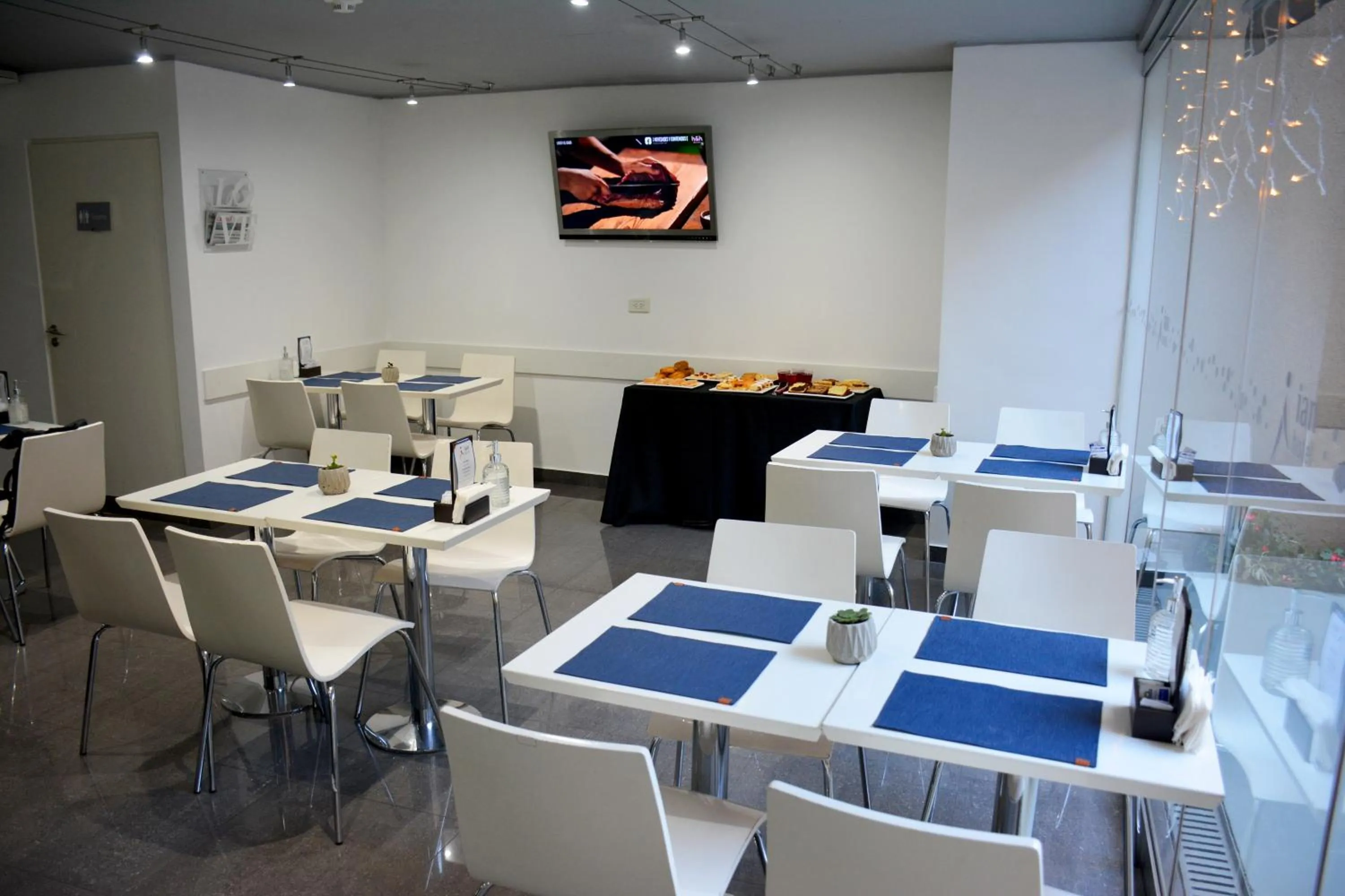 Restaurant/places to eat in ian Hotel