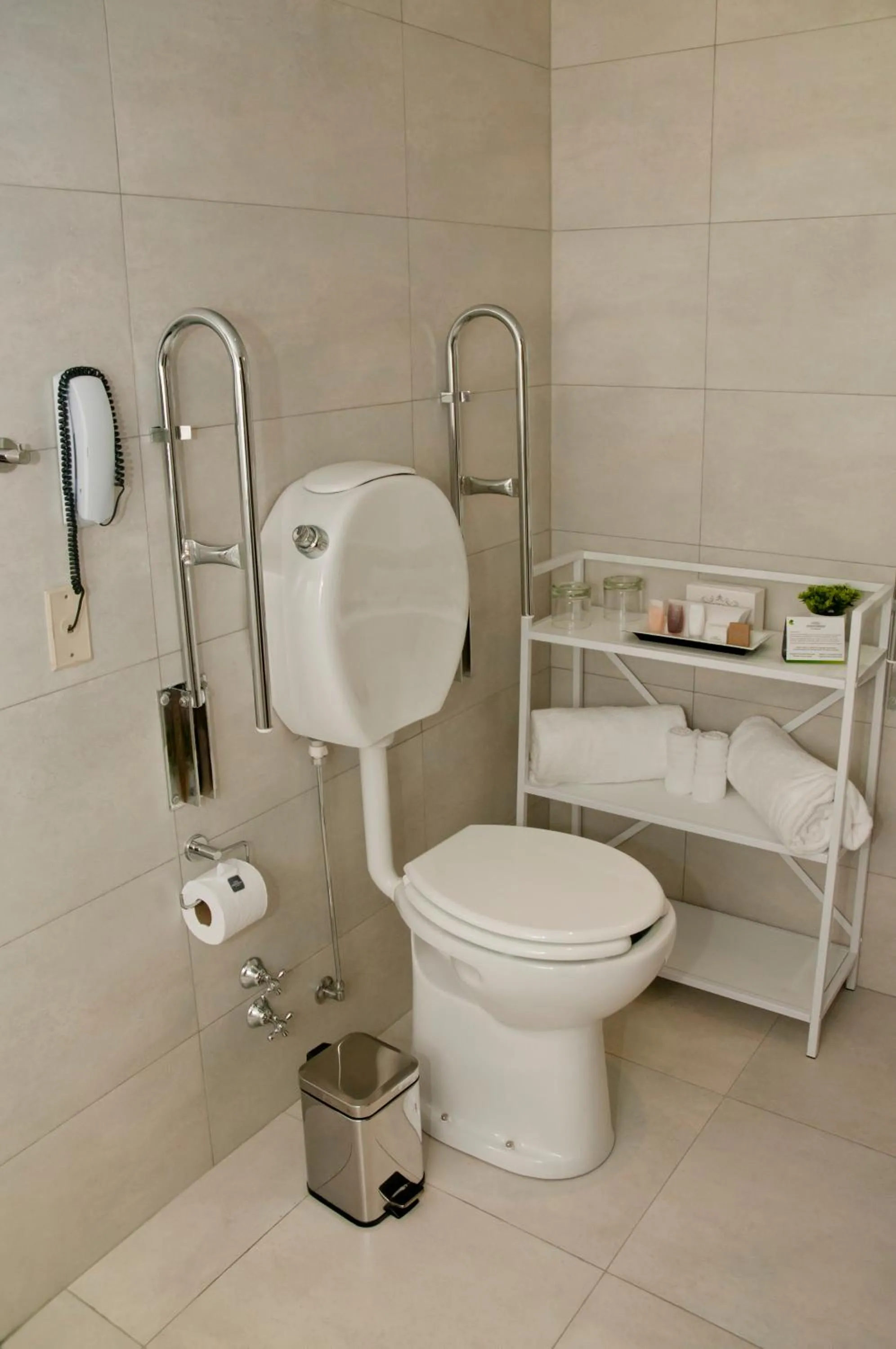 Bathroom in ian Hotel