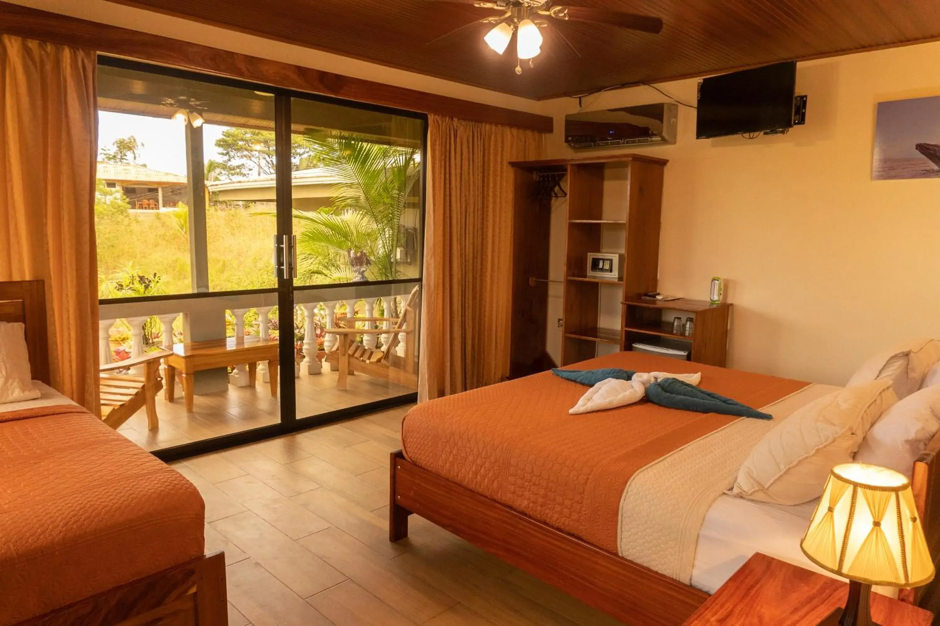 King Room with Balcony in Jacamar Corcovado Drake Bay King Room with Balcony in Jacamar Corcovado Drake Bay