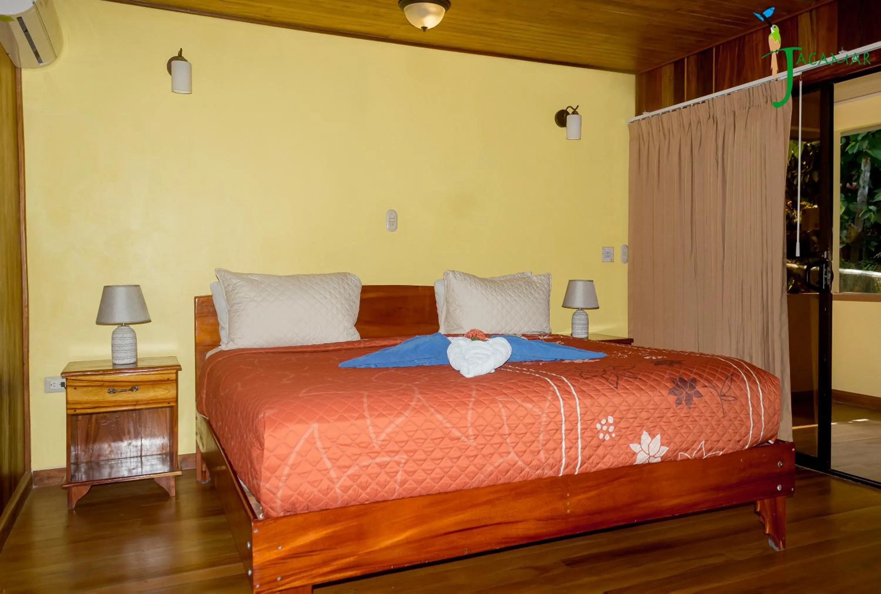Bed in Jacamar Corcovado Drake Bay