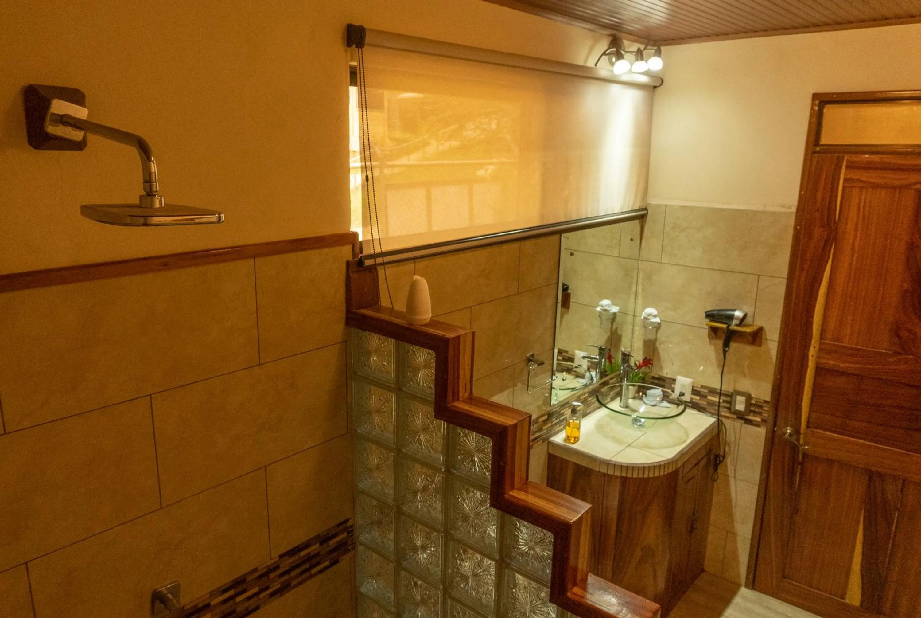 Bathroom in Jacamar Corcovado Drake Bay