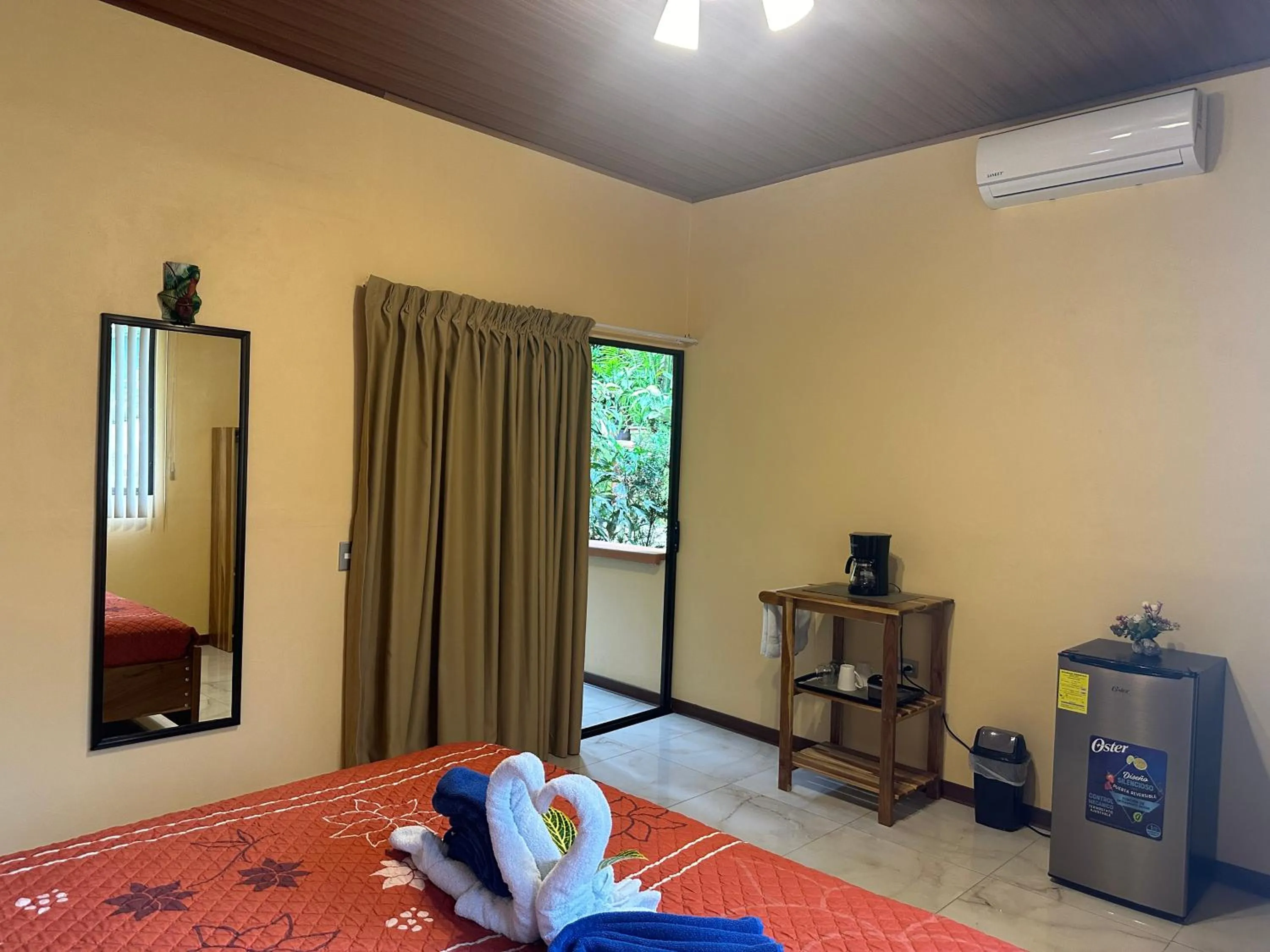 Bed in Jacamar Corcovado Drake Bay