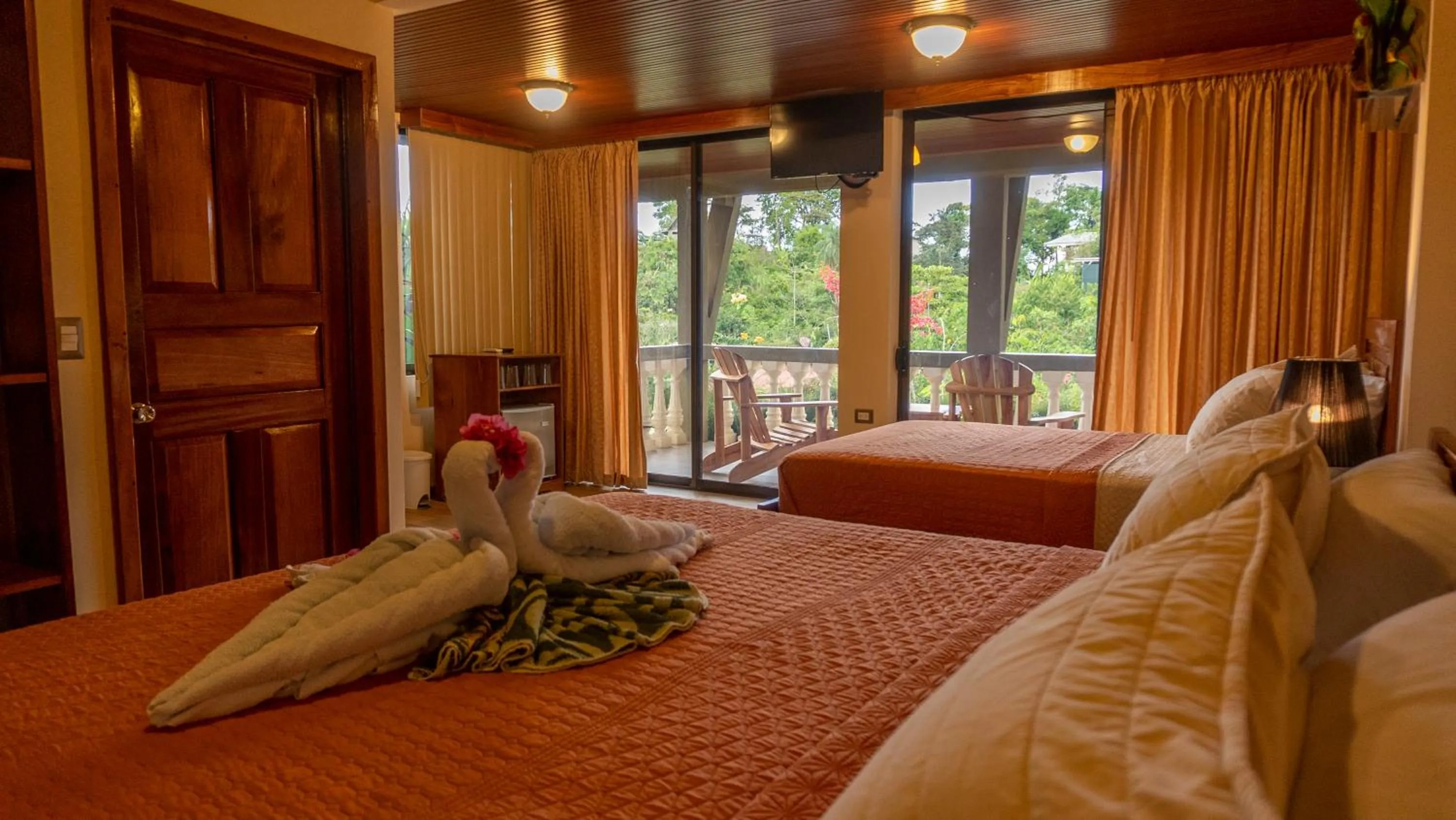 Photo of the whole room, Bed in Jacamar Corcovado Drake Bay