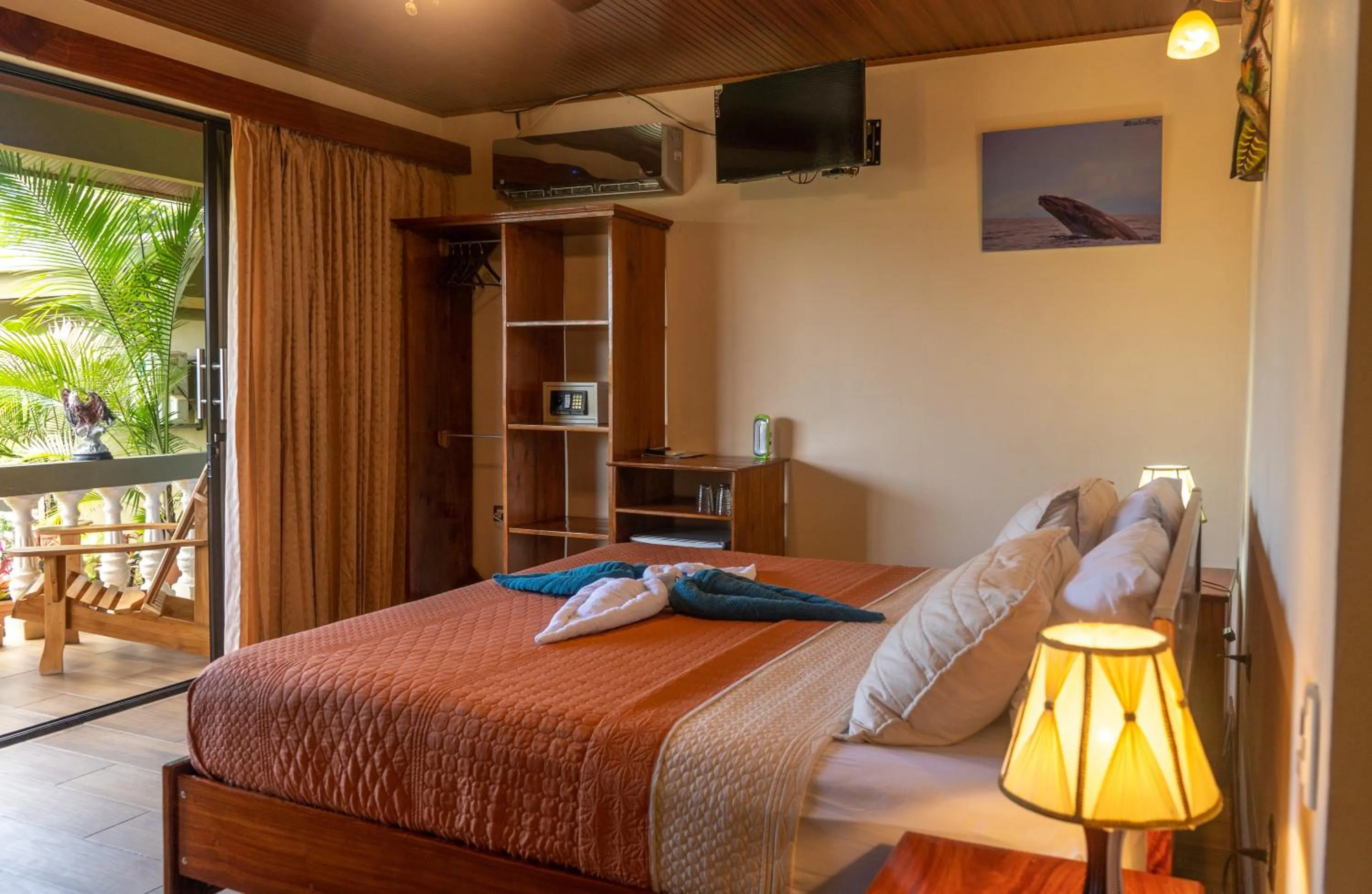 Photo of the whole room, Bed in Jacamar Corcovado Drake Bay