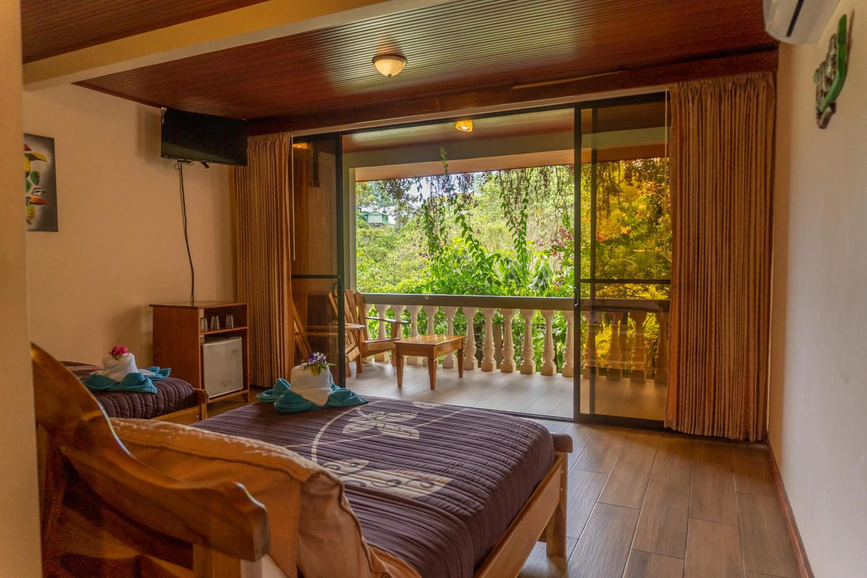 Photo of the whole room, Bed in Jacamar Corcovado Drake Bay