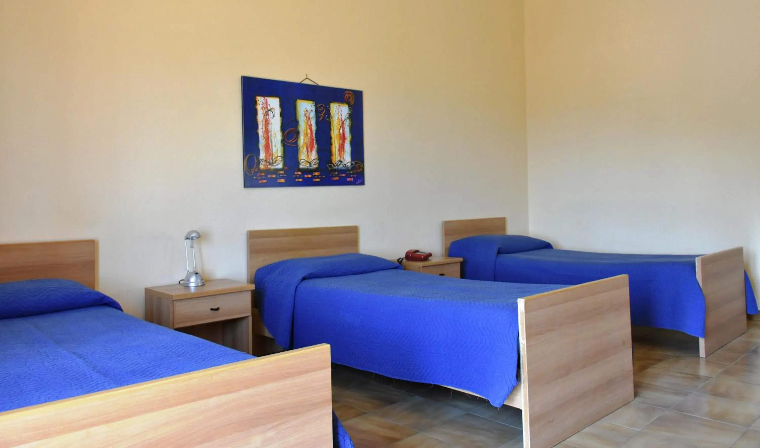 Economy Triple Room with Shared Bathroom in Dependance La Mouette Economy Triple Room with Shared Bathroom in Dependance La Mouette