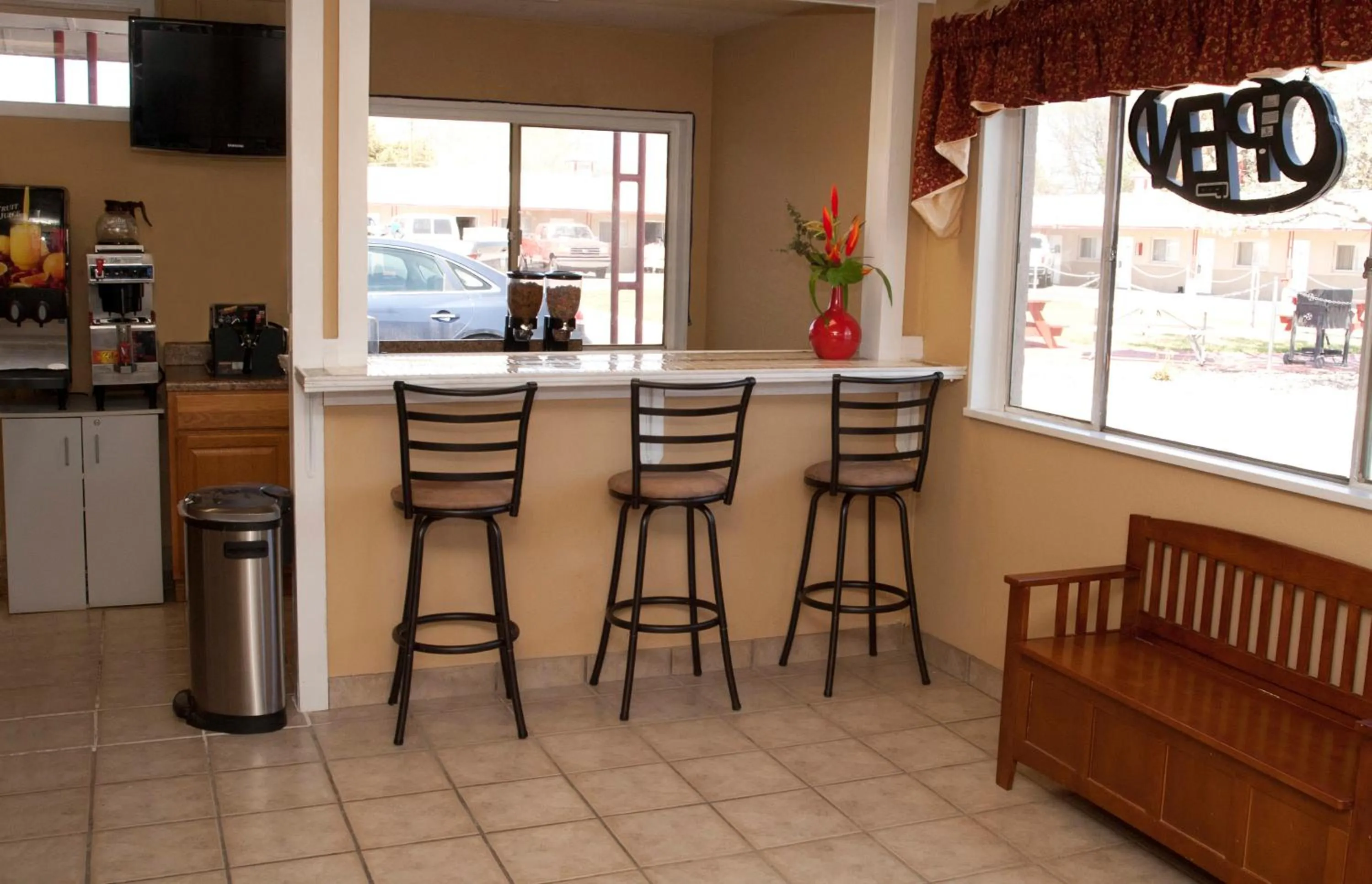 Restaurant/places to eat in Budget Inn & Suites Colby