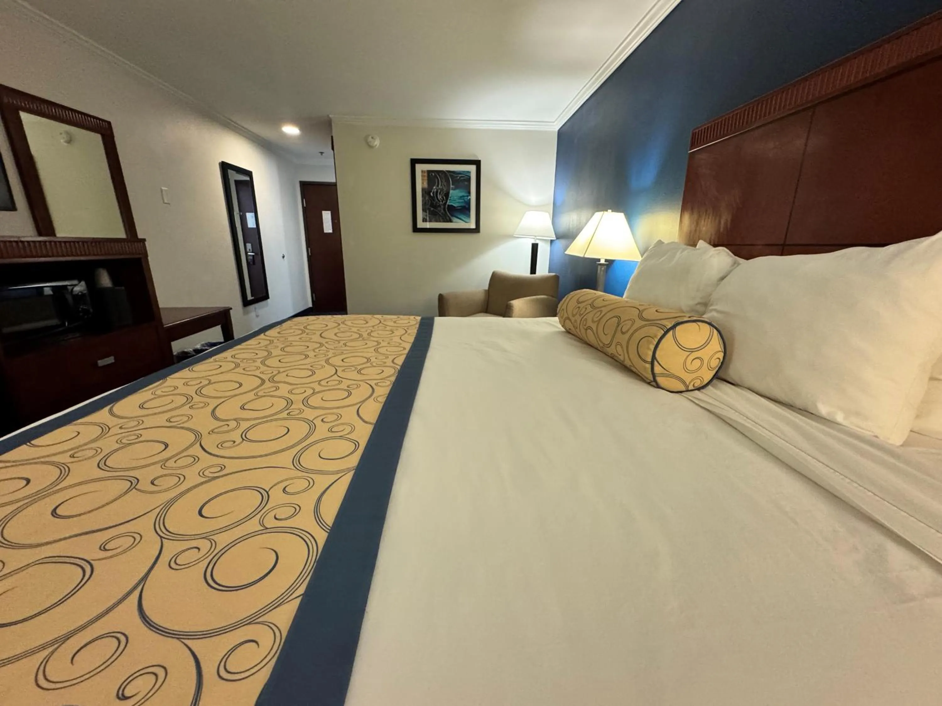 Photo of the whole room, Bed in Baymont by Wyndham McComb