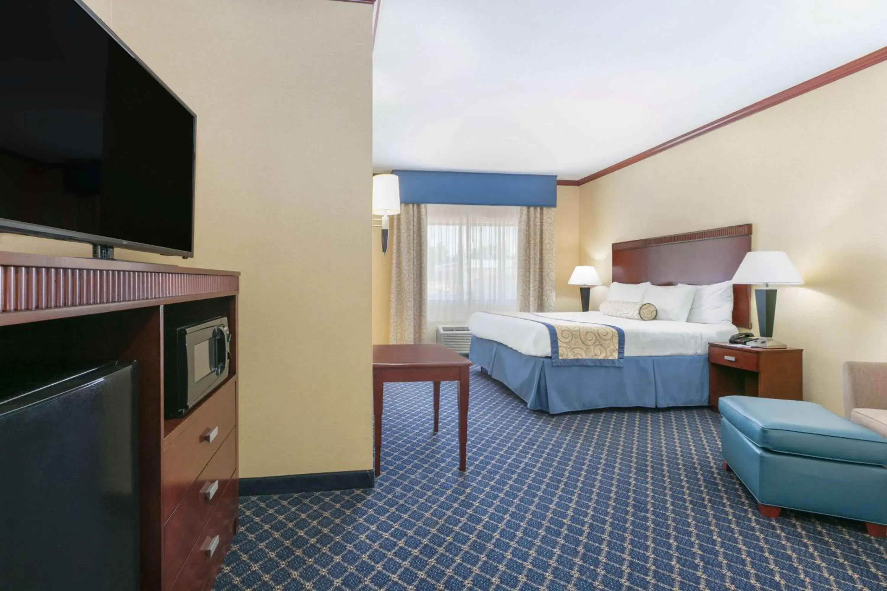 Photo of the whole room, Bed in Baymont by Wyndham McComb Photo of the whole room, Bed in Baymont by Wyndham McComb