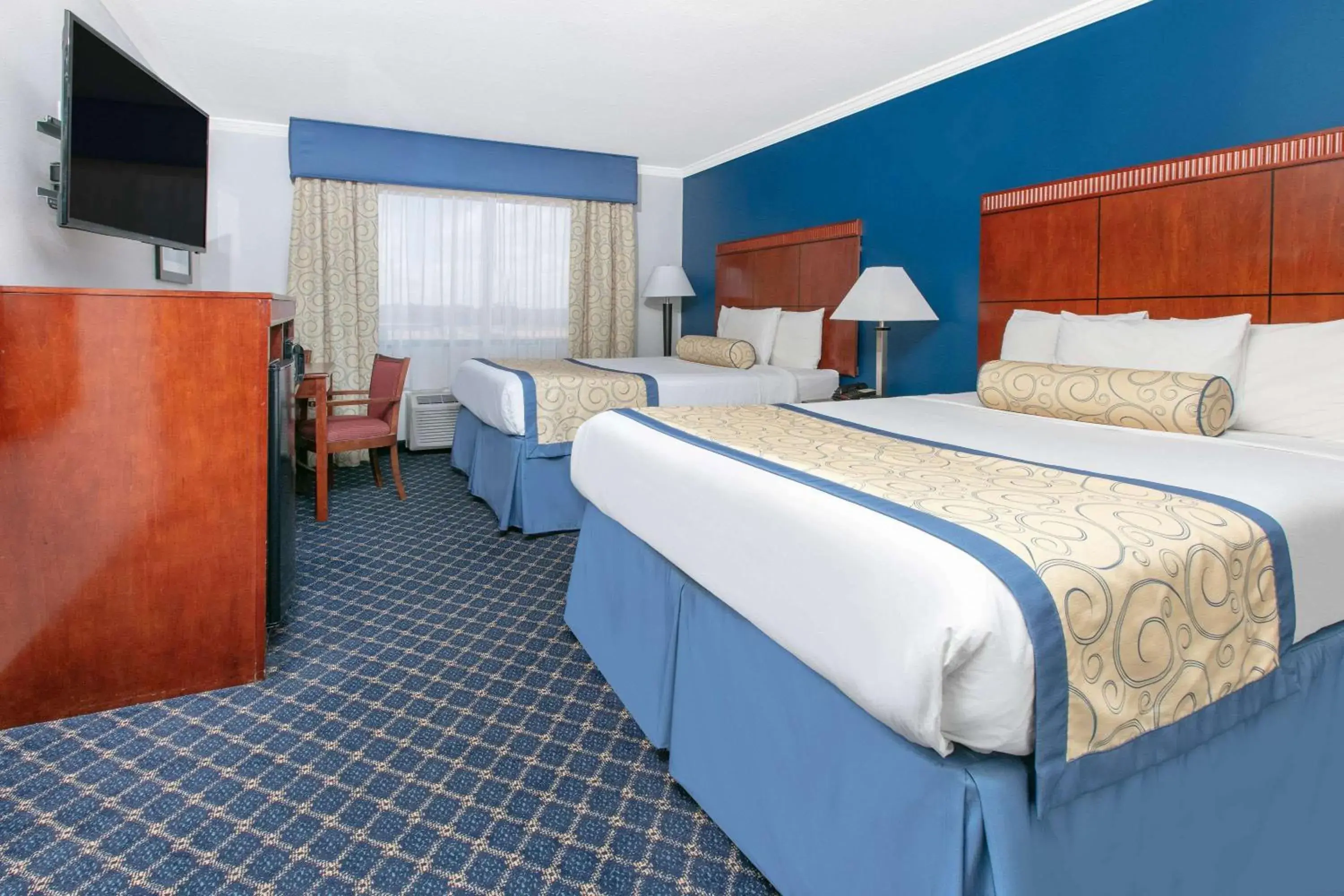 Photo of the whole room, Bed in Baymont by Wyndham McComb Photo of the whole room, Bed in Baymont by Wyndham McComb