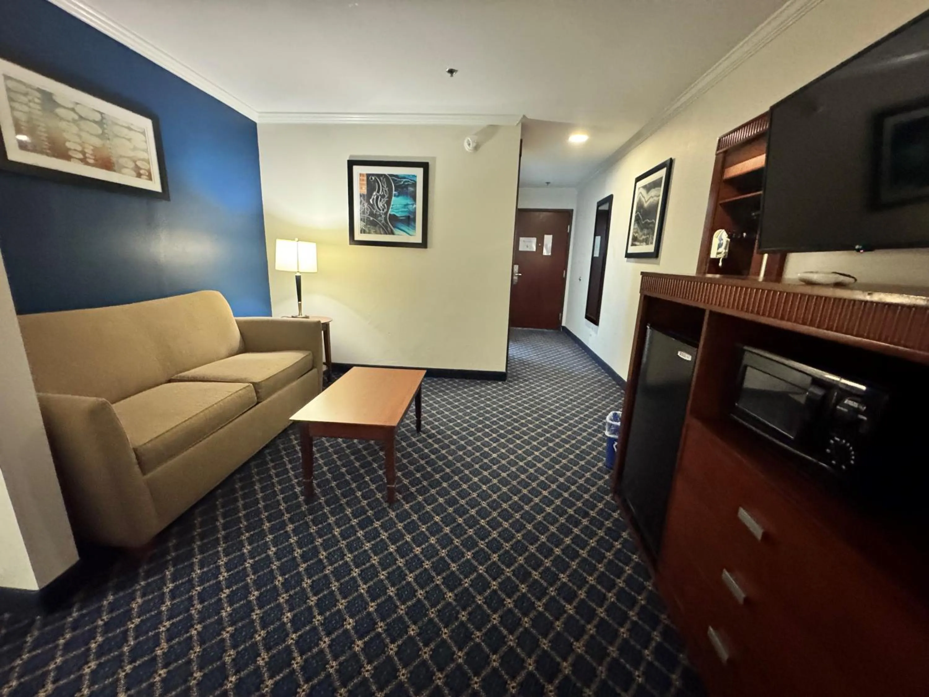 Photo of the whole room in Baymont by Wyndham McComb