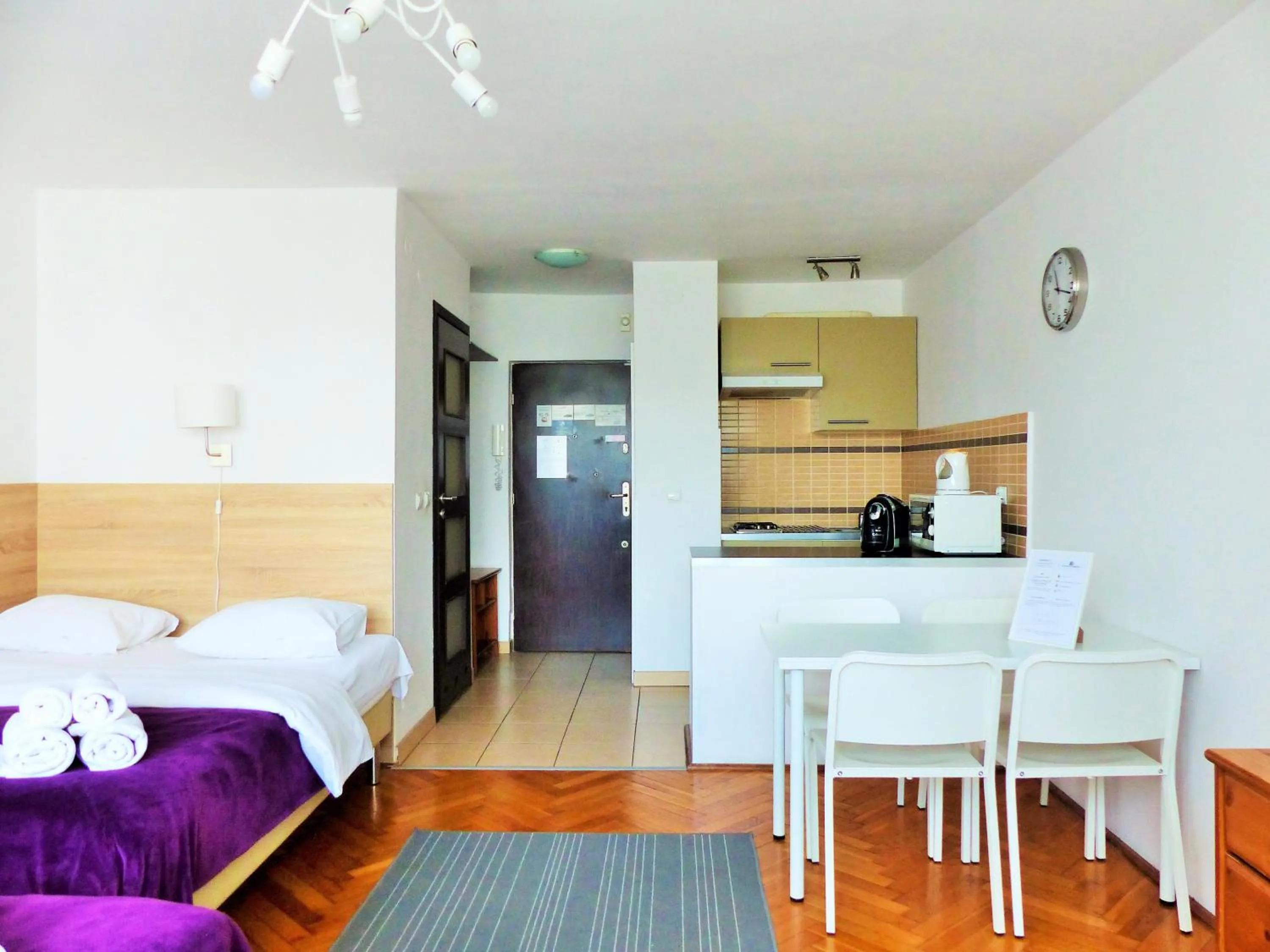 Coffee/tea facilities, Bed in Hosapartments City Center