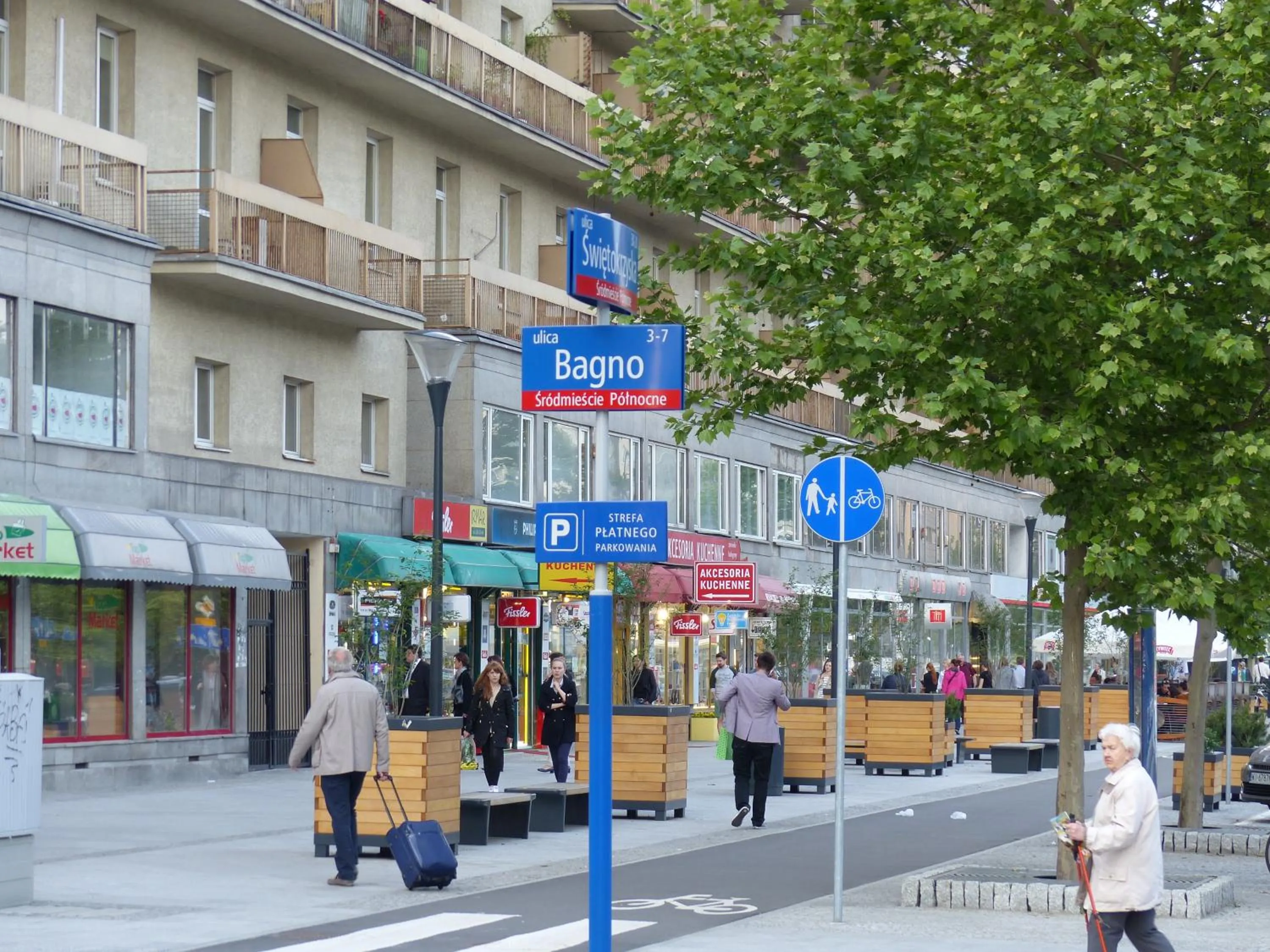 Restaurant/places to eat in Hosapartments City Center