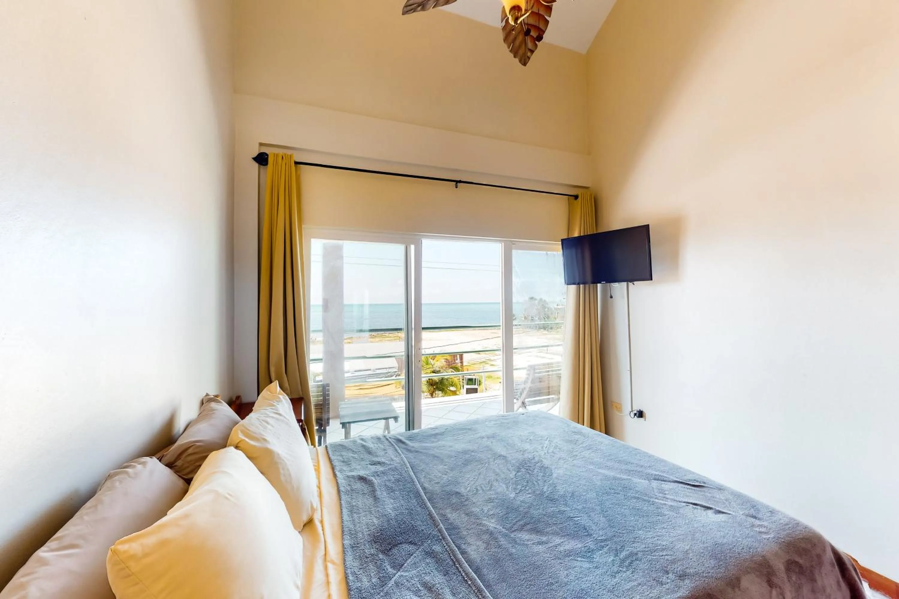 Bed in Suite E301 Mara Laguna