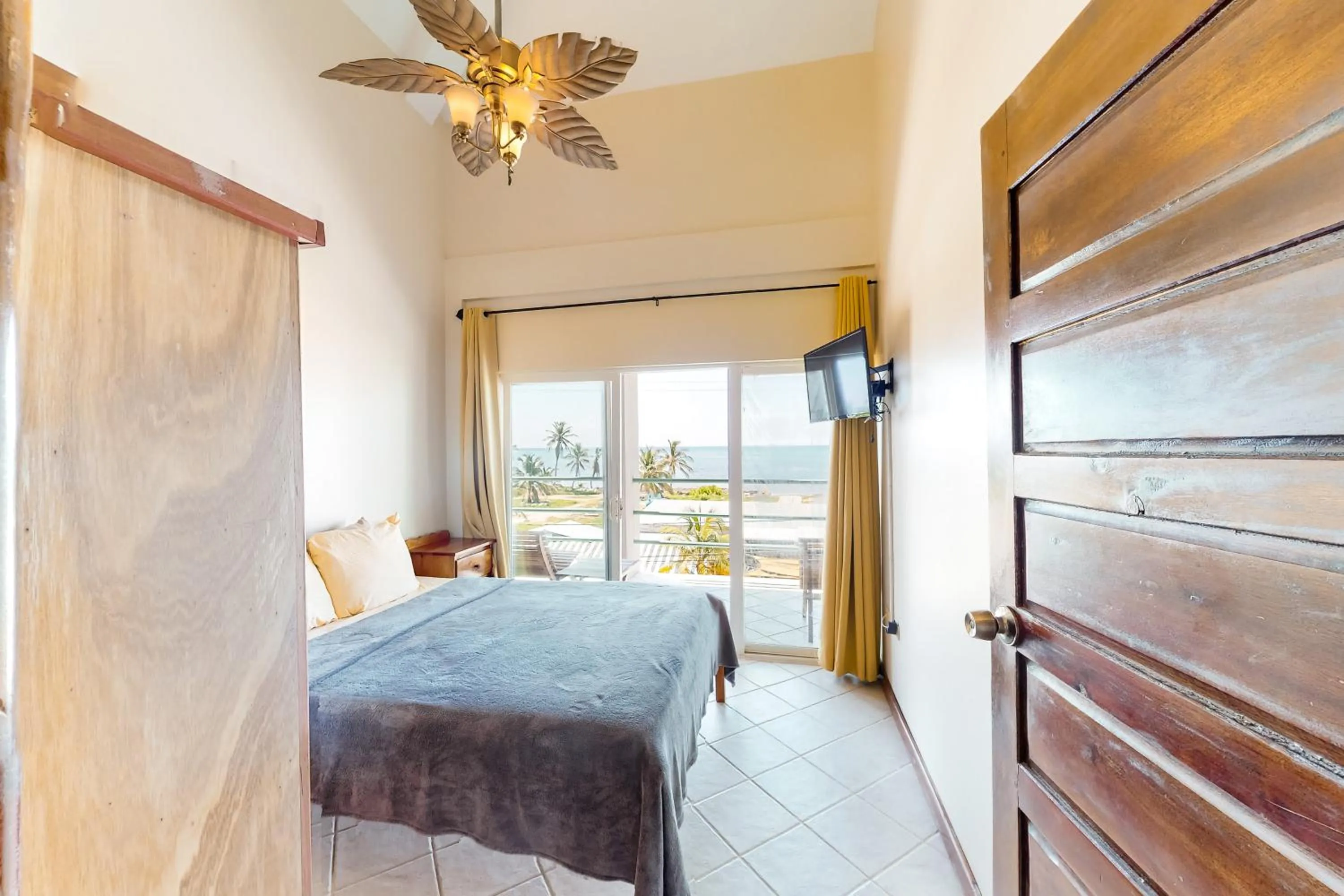 Bed in Suite E301 Mara Laguna